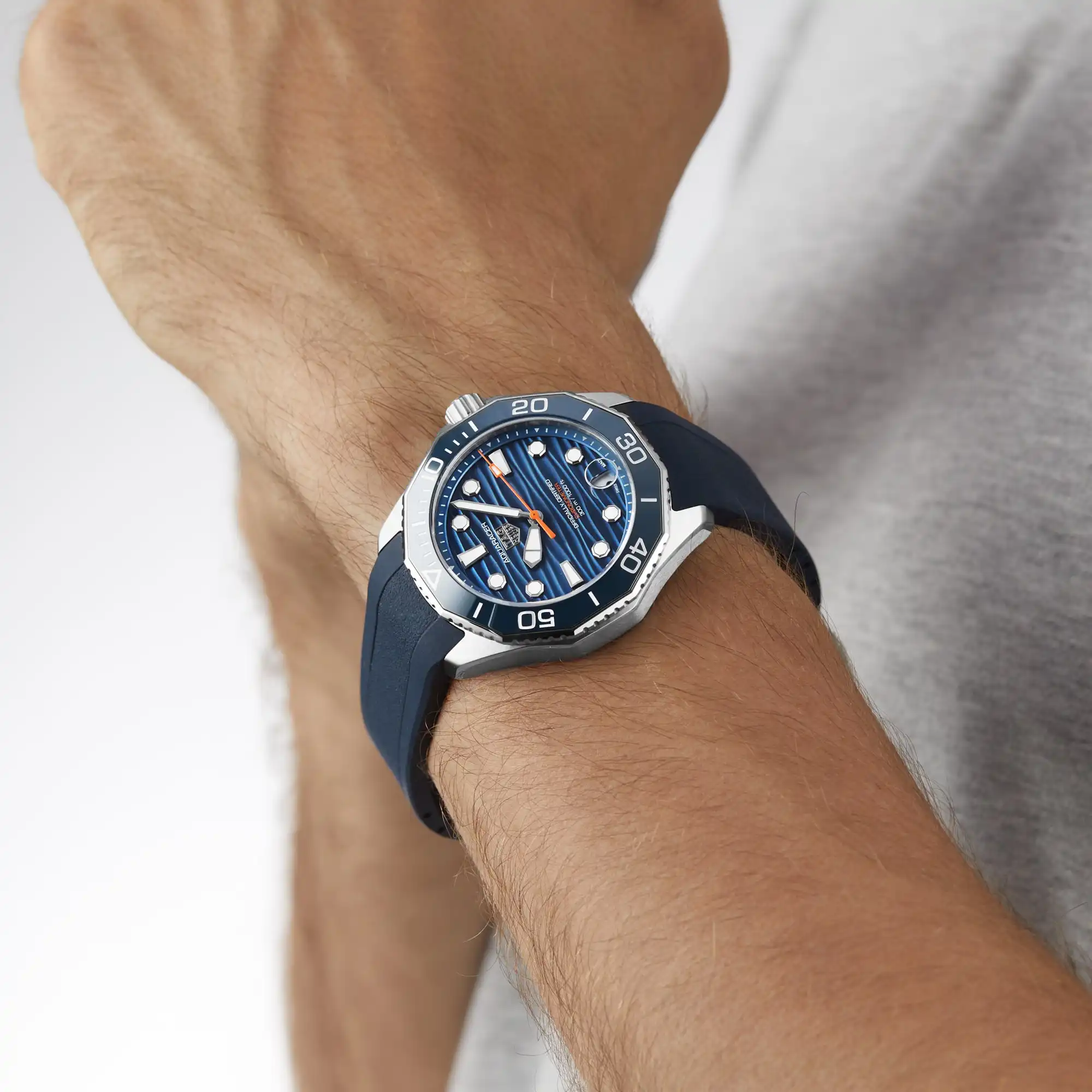TAG Heuer Aquaracer Professional 300 Date 42mm Mens Replica Blue Rubber WBP5111.FT6259 - Image 8