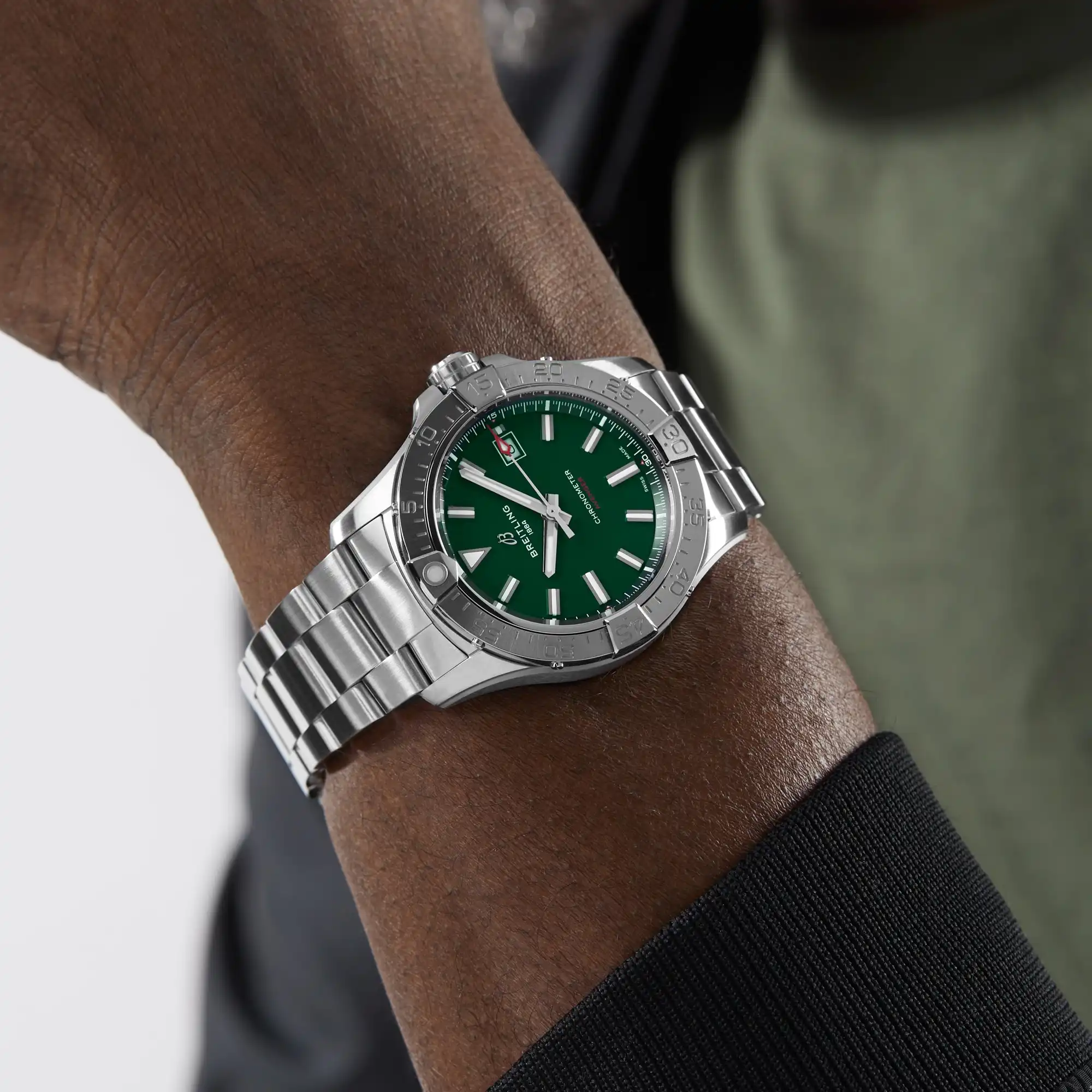 Replica Breitling Avenger Automatic 42mm Mens Green Stainless Steel A17328101L1A1 - Image 10