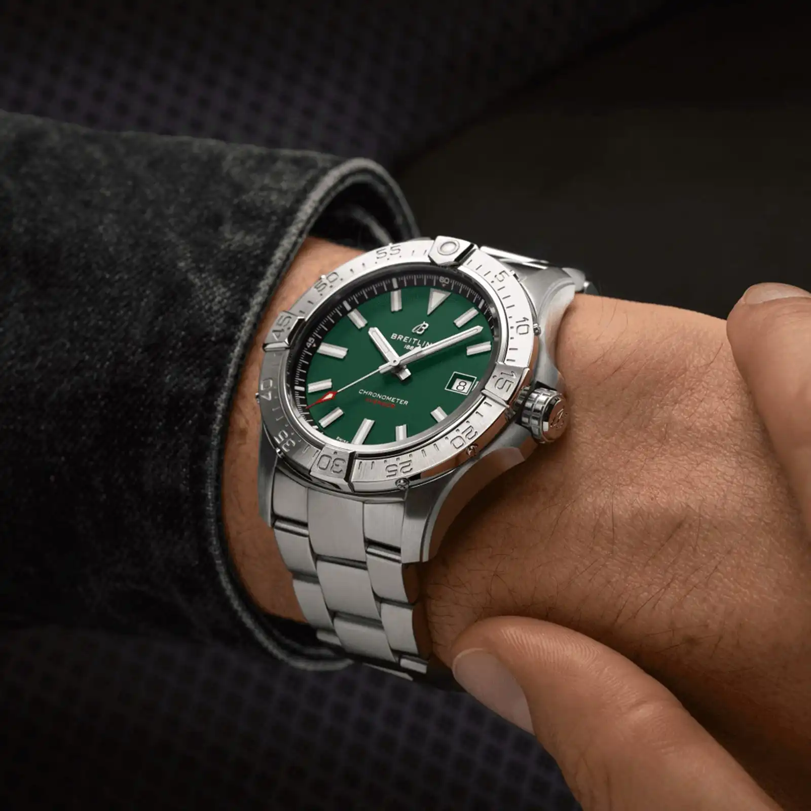 Replica Breitling Avenger Automatic 42mm Mens Green Stainless Steel A17328101L1A1 - Image 5