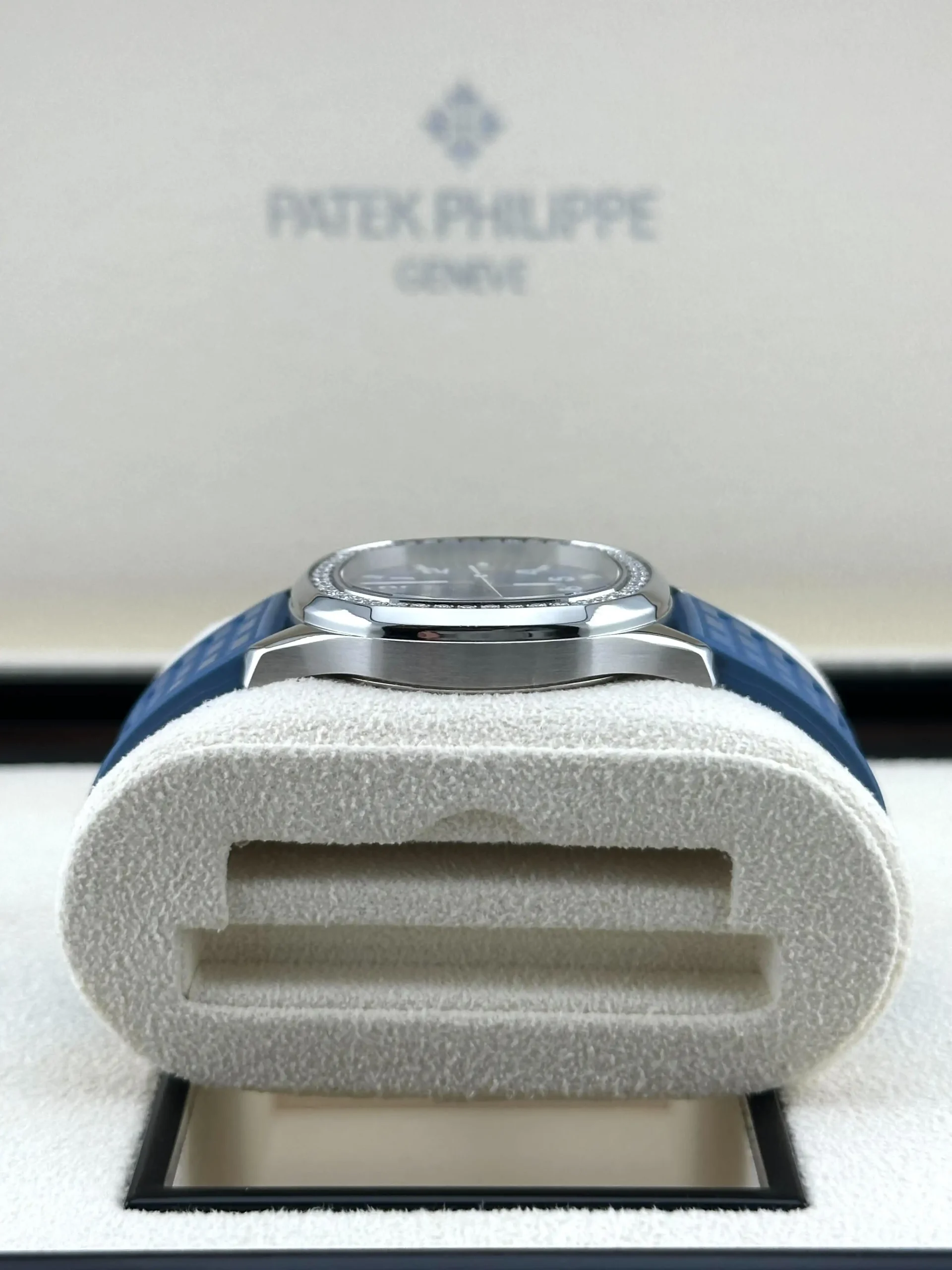 Replica Patek Philippe Aquanaut Luce 5067A-022 Ladies Stainless Steel Blue D - Image 4