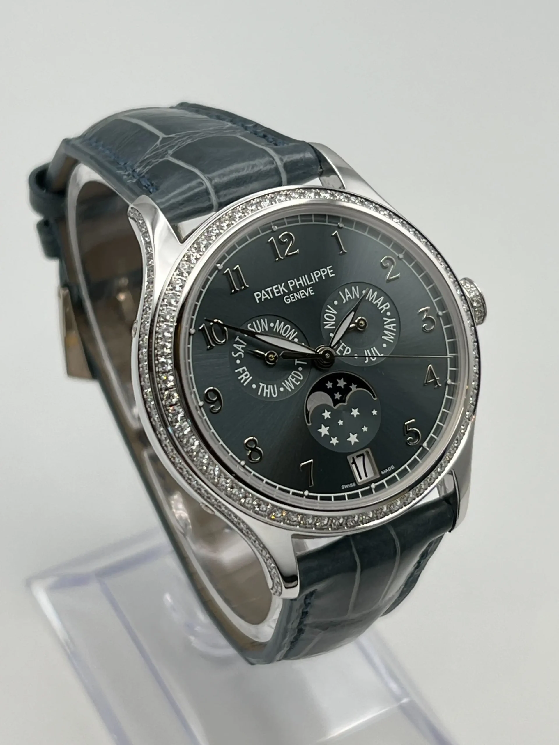 Replica Patek Philippe Complications 4947G-001 Annual Calendar White Gold Blue Dial - Image 3