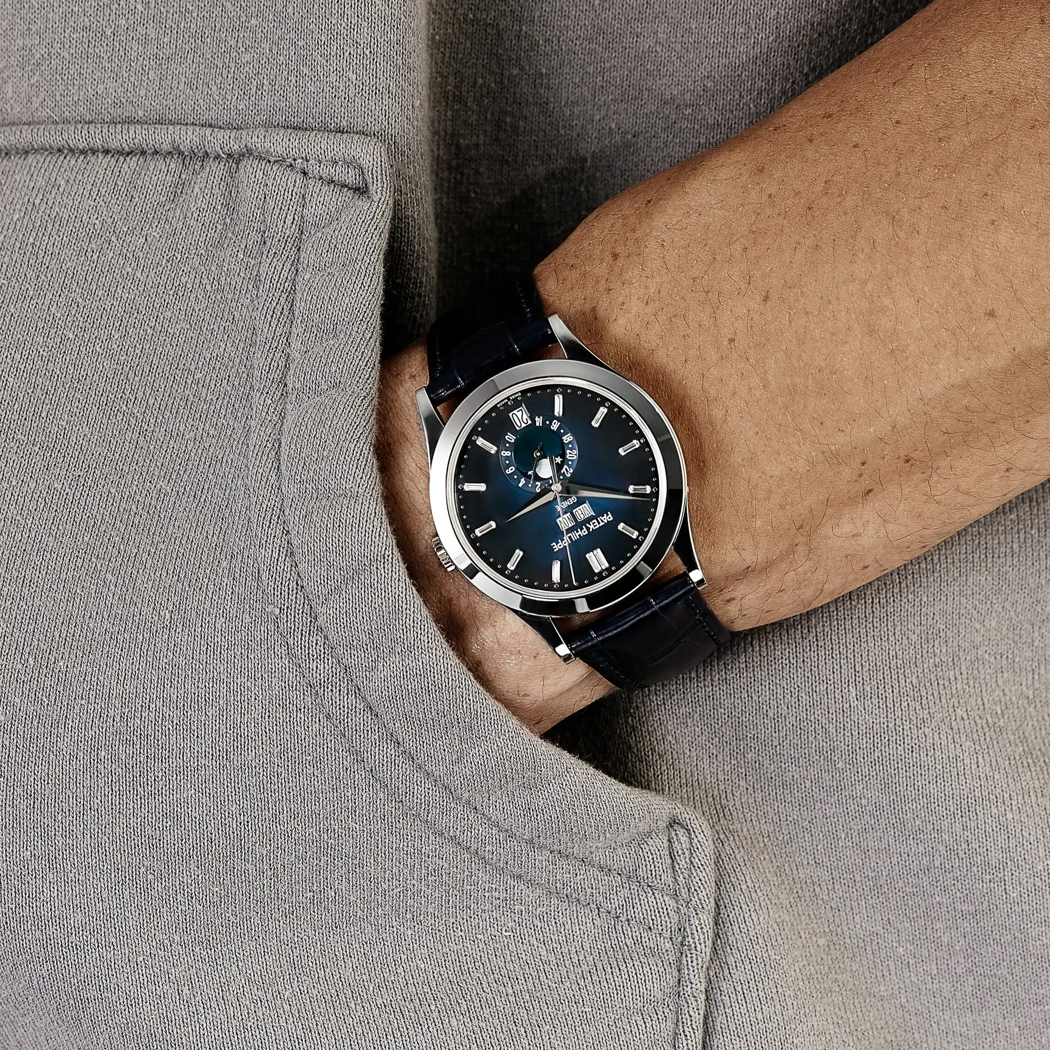 Replica Patek Philippe Complications 5396G-017 Annual Calendar Moon Phases White Gold Blue Dial - Image 2