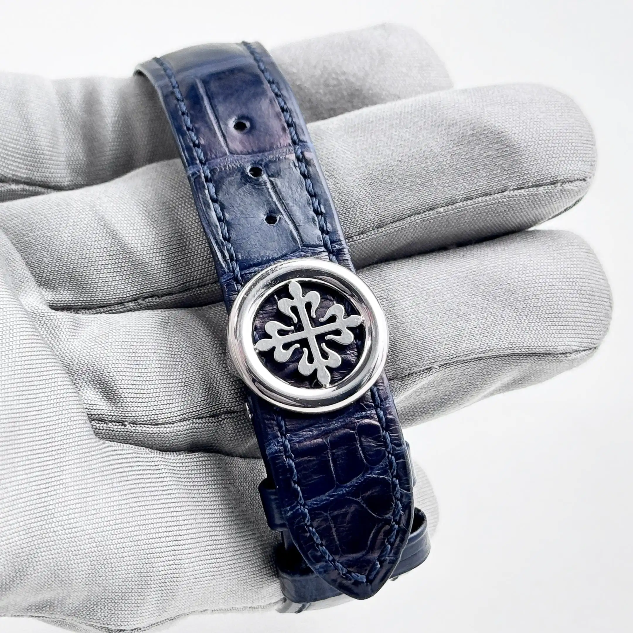 Replica Patek Philippe Complications 5396G-017 Annual Calendar Moon Phases White Gold Blue Dial - Image 10
