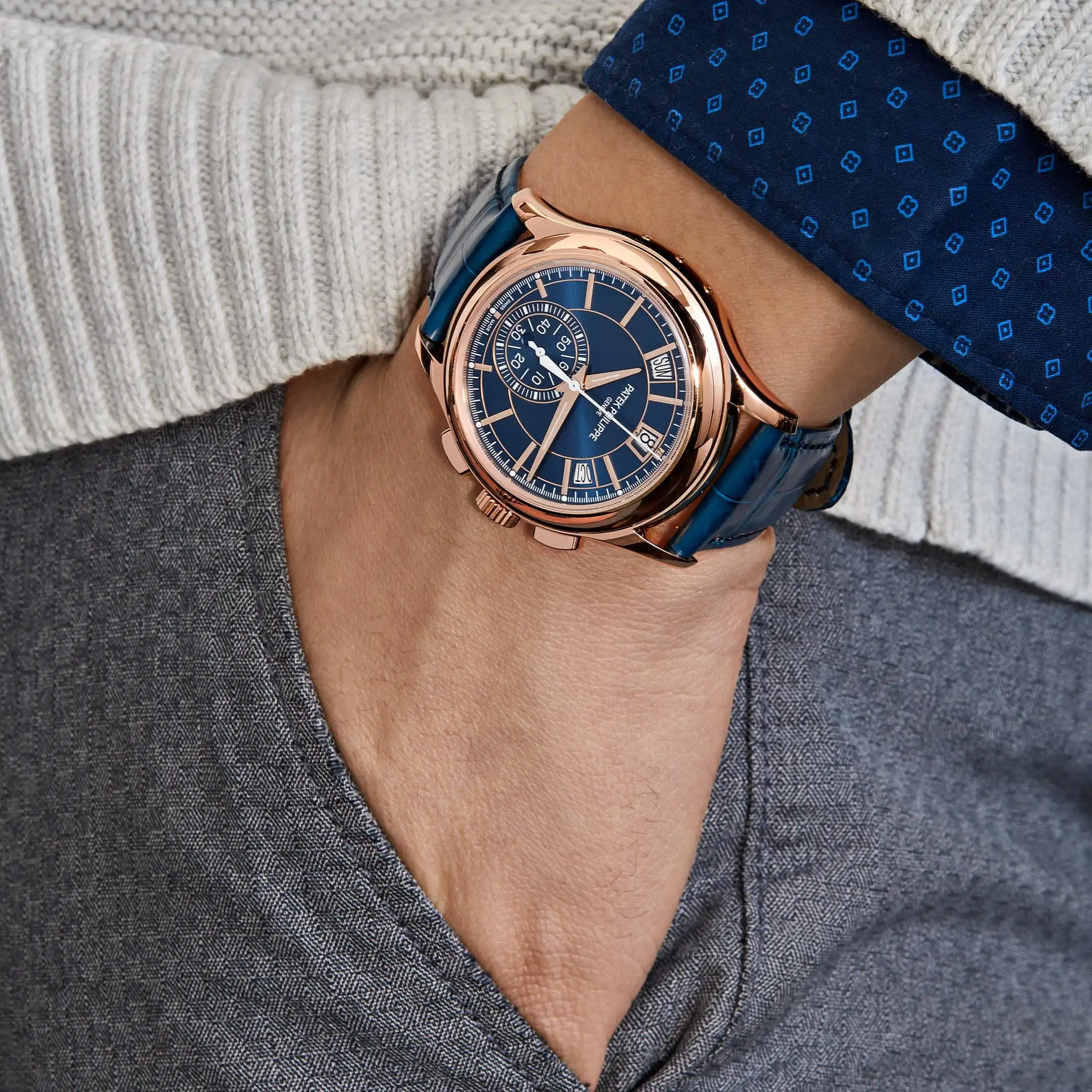 Replica Patek Philippe Complications 5905R-010 Annual Calendar Flyback Chronograph Rose Gold Blue Dial - Image 2