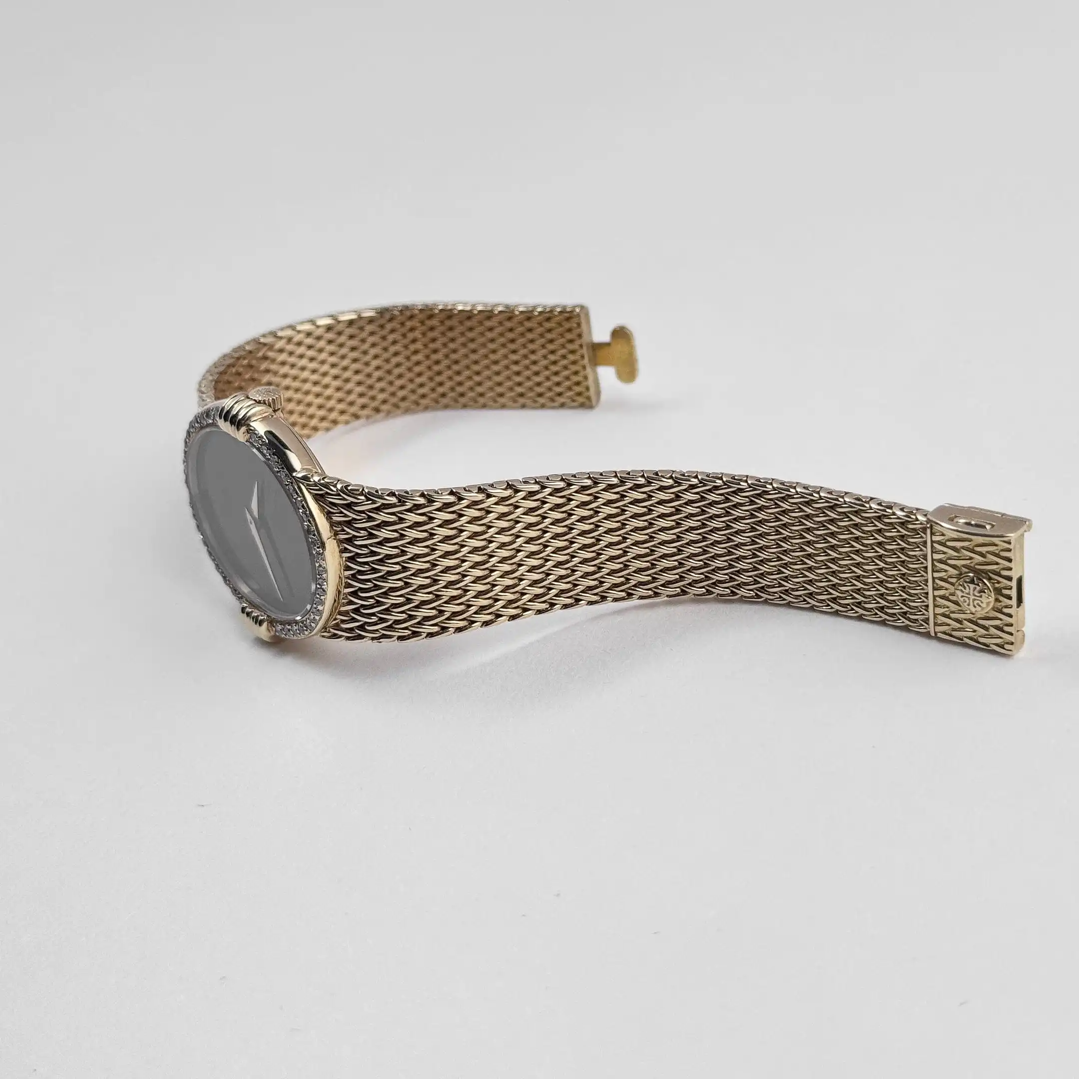 Replica Patek Philippe Ellipse Vintage Yellow Gold Black Onyx Dial Diamond Bezel - Image 9