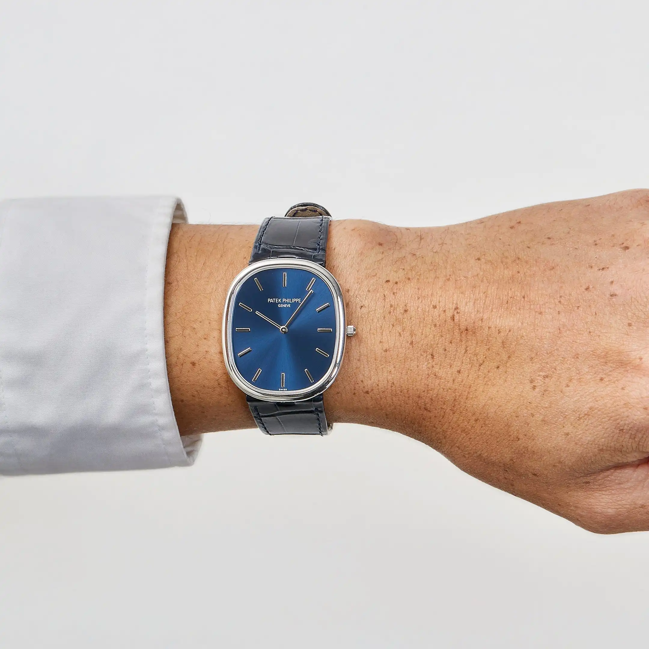 Replica Patek Philippe Golden Ellipse 5738P-001 Platinum Blue Dial - Image 2