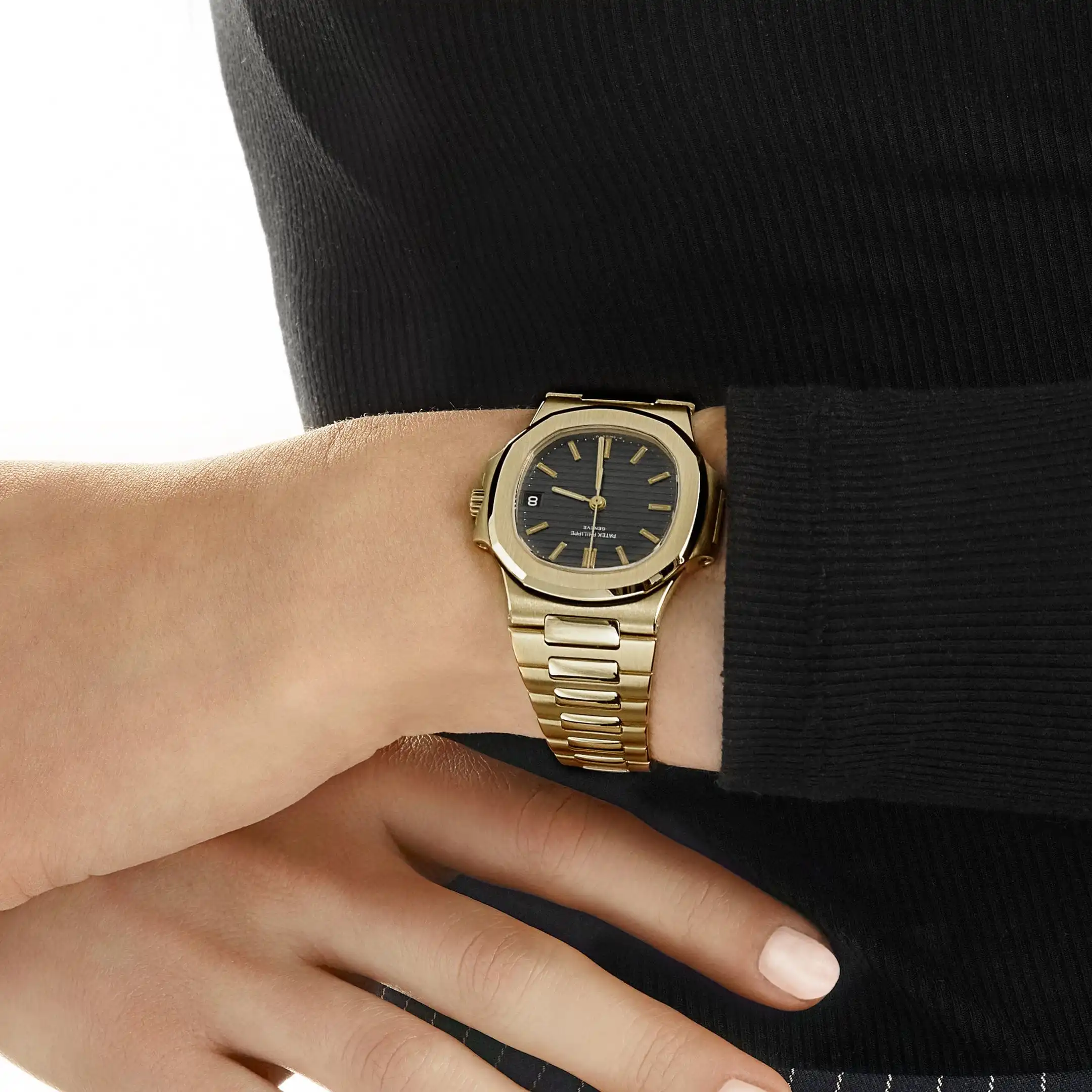 Replica Patek Philippe Nautilus 3800/1 Yellow Gold Black Dial - Image 3