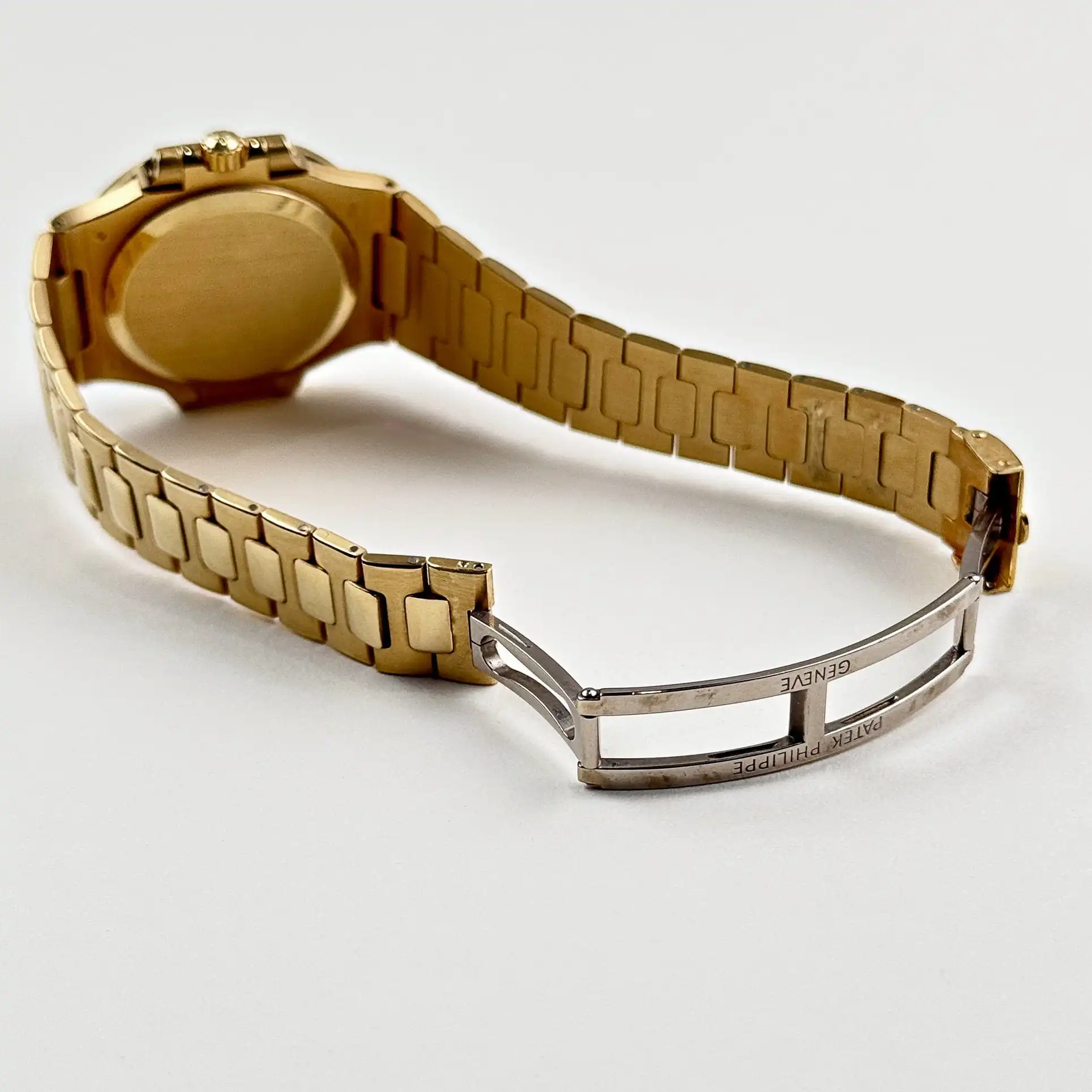 Replica Patek Philippe Nautilus 3800/1J-001 Yellow Gold White Dial - Image 6