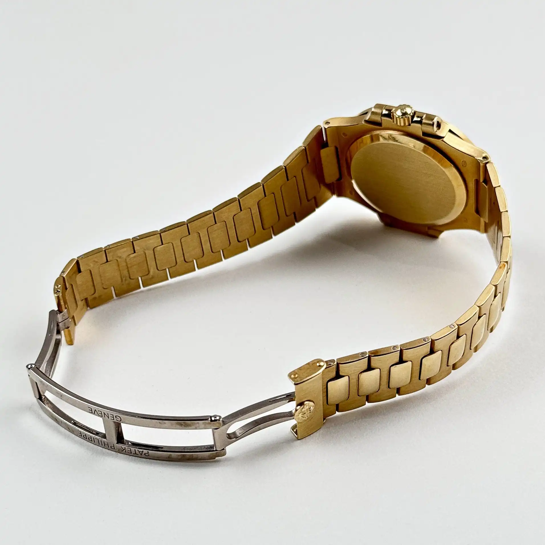 Replica Patek Philippe Nautilus 3800/1J-001 Yellow Gold White Dial - Image 7