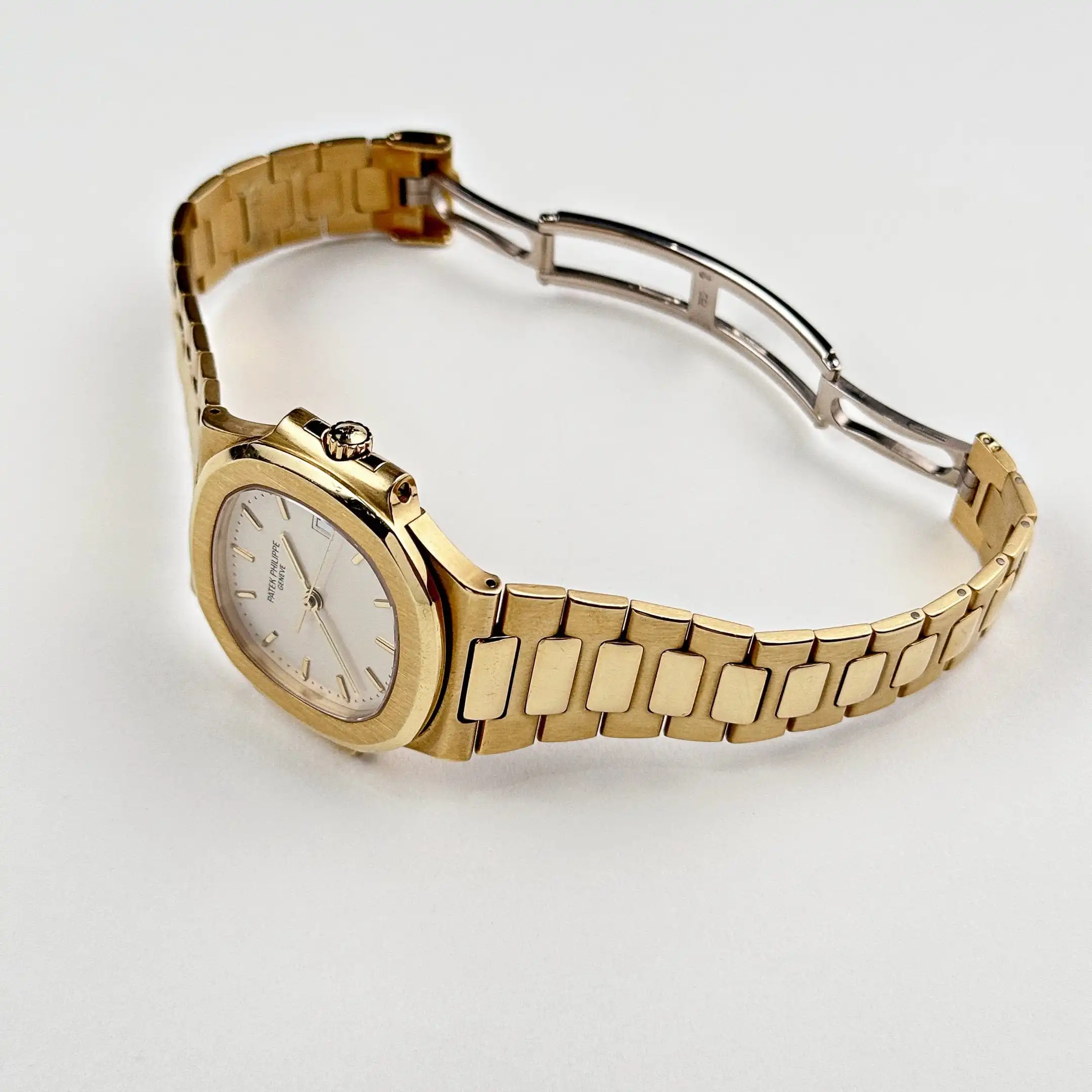 Replica Patek Philippe Nautilus 3800/1J-001 Yellow Gold White Dial - Image 4