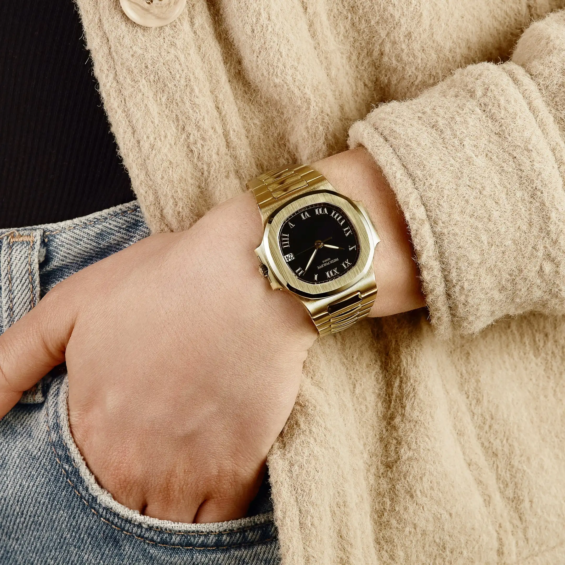 Replica Patek Philippe Nautilus 3800/1J-017 Yellow Gold Black Dial - Image 3