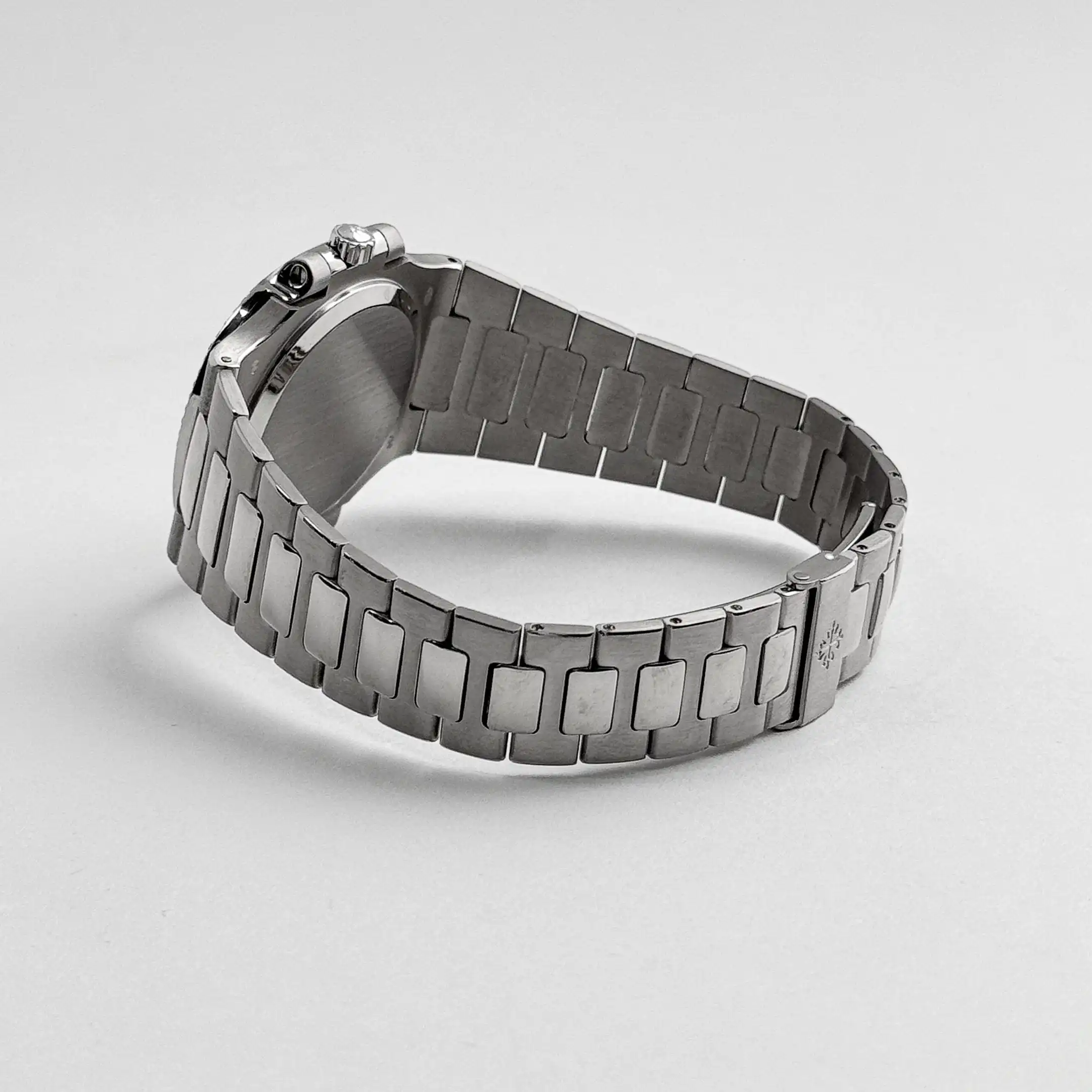 Replica Patek Philippe Nautilus 3800/4G-001 White Gold White Dial Diamond Set - Image 10