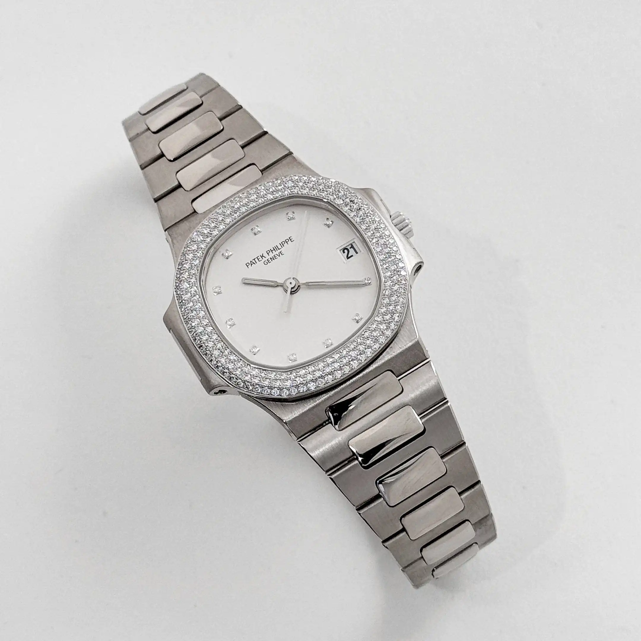 Replica Patek Philippe Nautilus 3800/4G-001 White Gold White Dial Diamond Set - Image 4