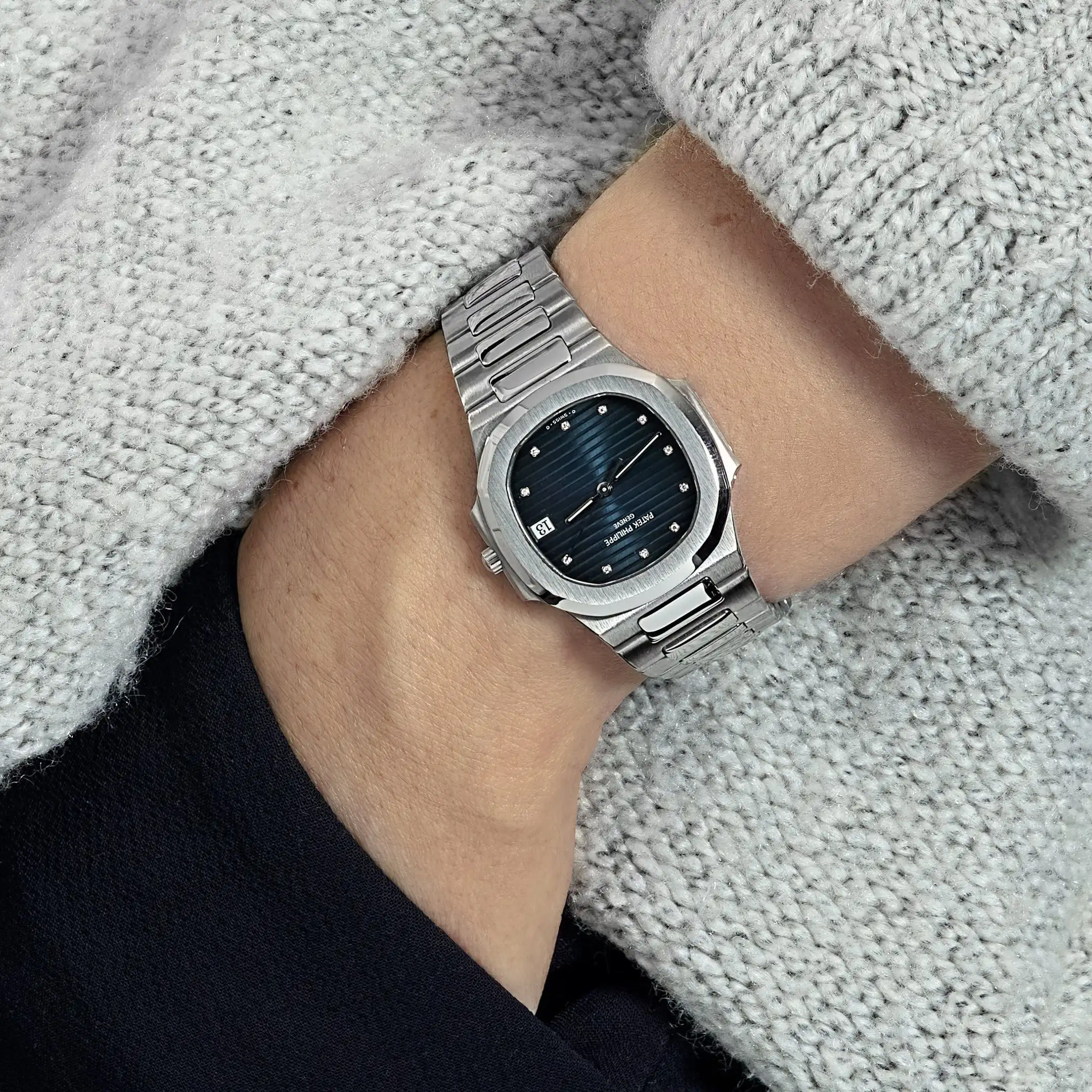 Replica Patek Philippe Nautilus 3900/1A ‘Ladies’ Quartz Stainless Steel Blue Dial - Image 2