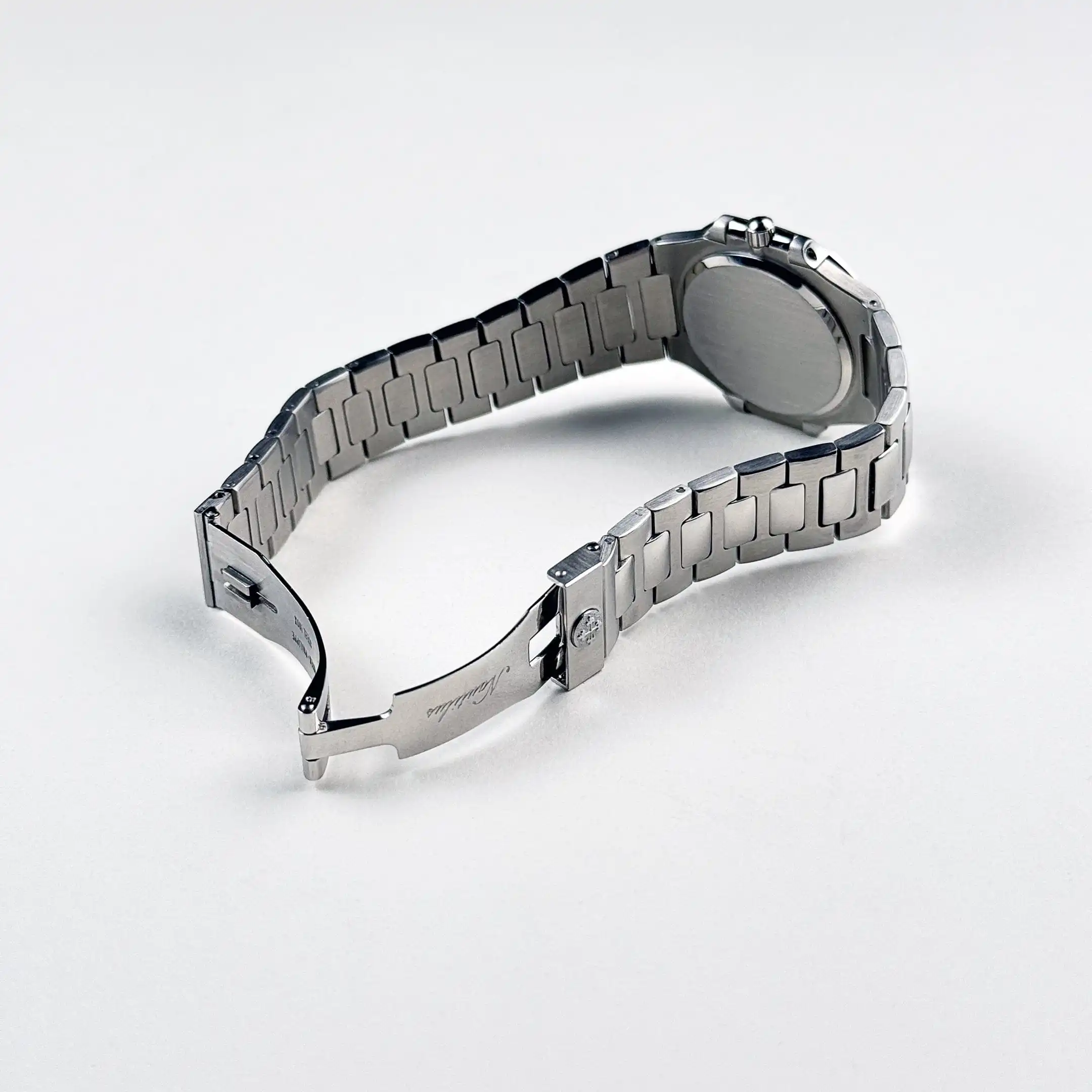 Replica Patek Philippe Nautilus 3900/1A ‘Ladies’ Quartz Stainless Steel Blue Dial - Image 8