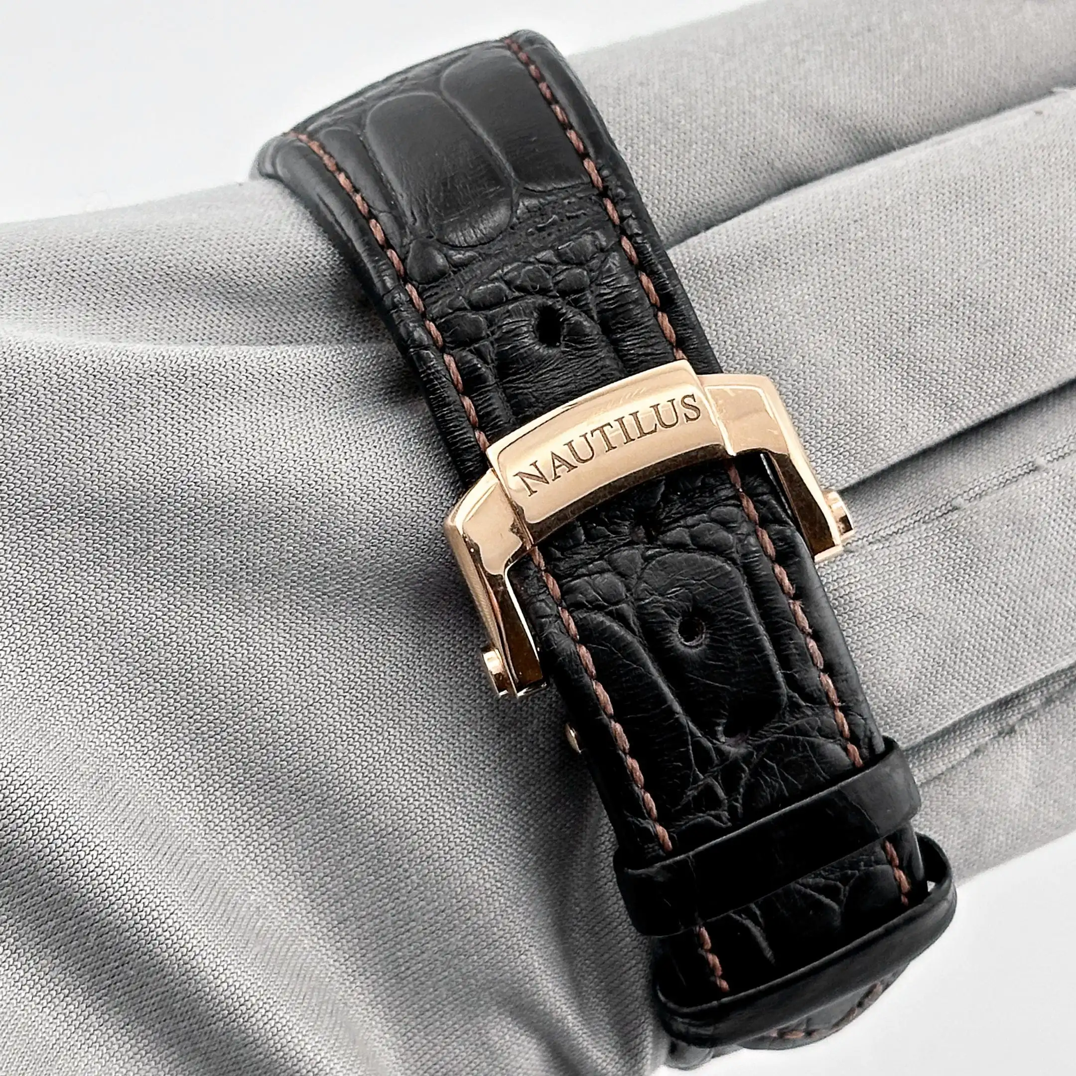 Replica Patek Philippe Nautilus 5711R-001 Rose Gold Brown Dial - Image 8