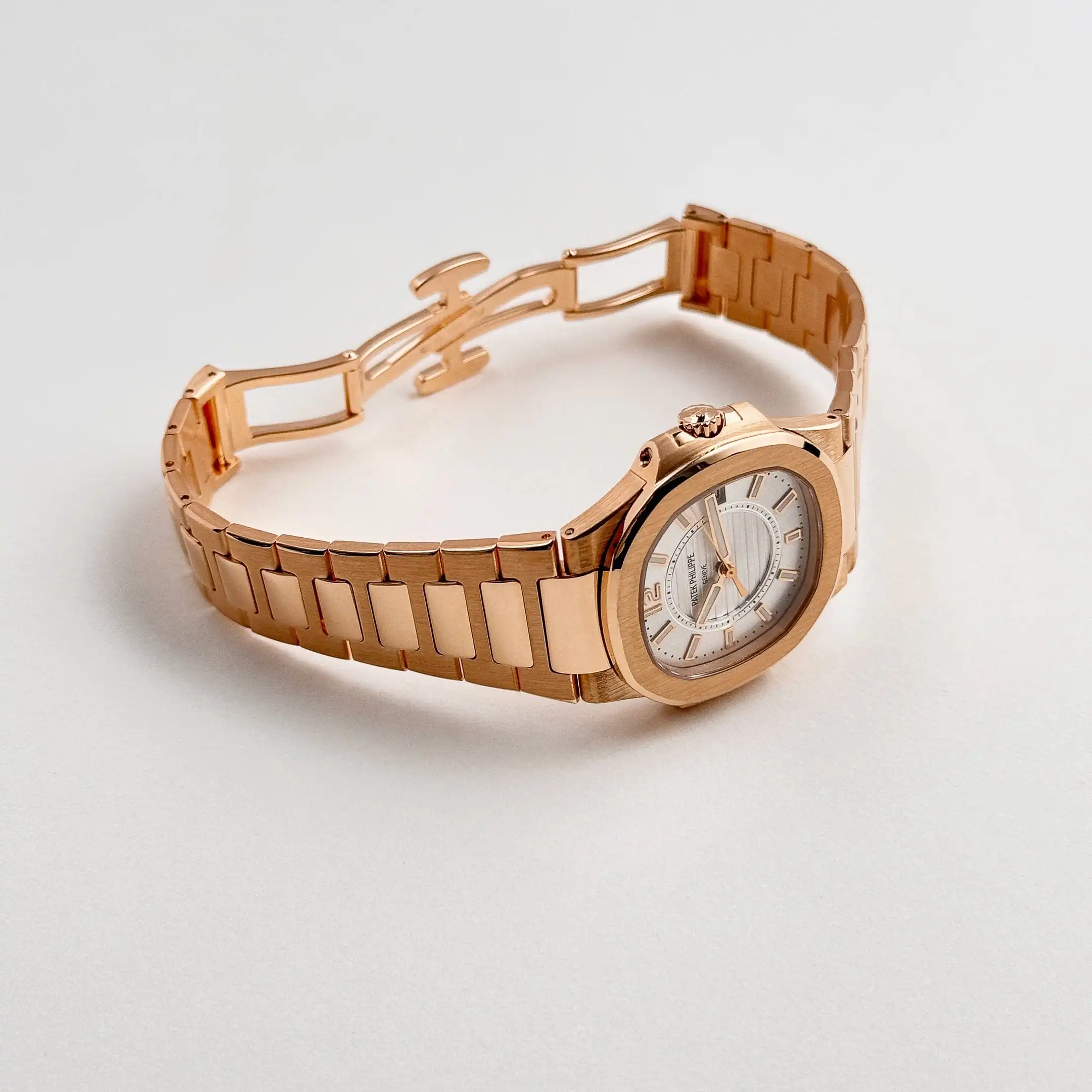 Replica Patek Philippe Nautilus 7011/1R-001 ‘Ladies’ Rose Gold Silver Dial - Image 4