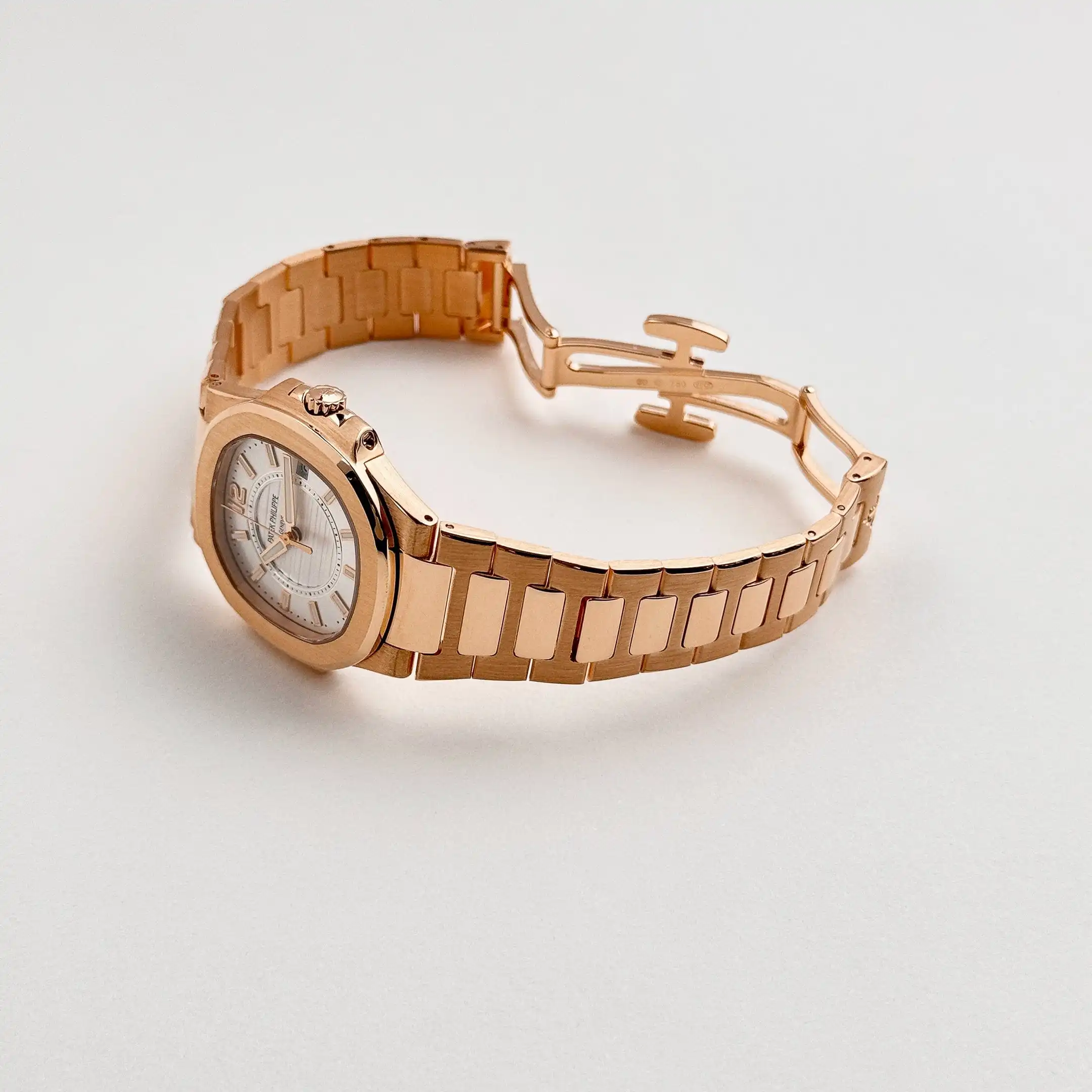 Replica Patek Philippe Nautilus 7011/1R-001 ‘Ladies’ Rose Gold Silver Dial - Image 5