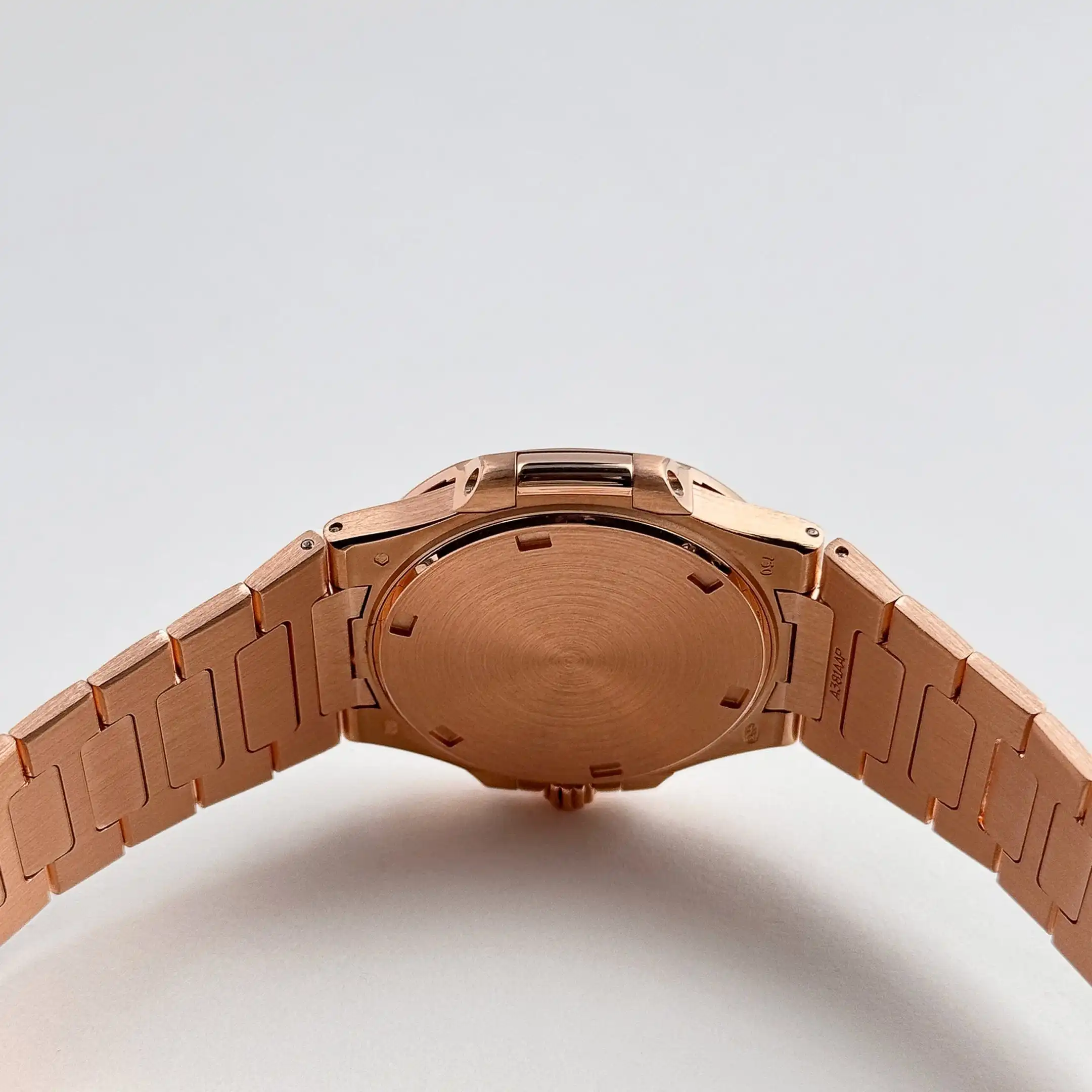 Replica Patek Philippe Nautilus 7011/1R-001 ‘Ladies’ Rose Gold Silver Dial - Image 7