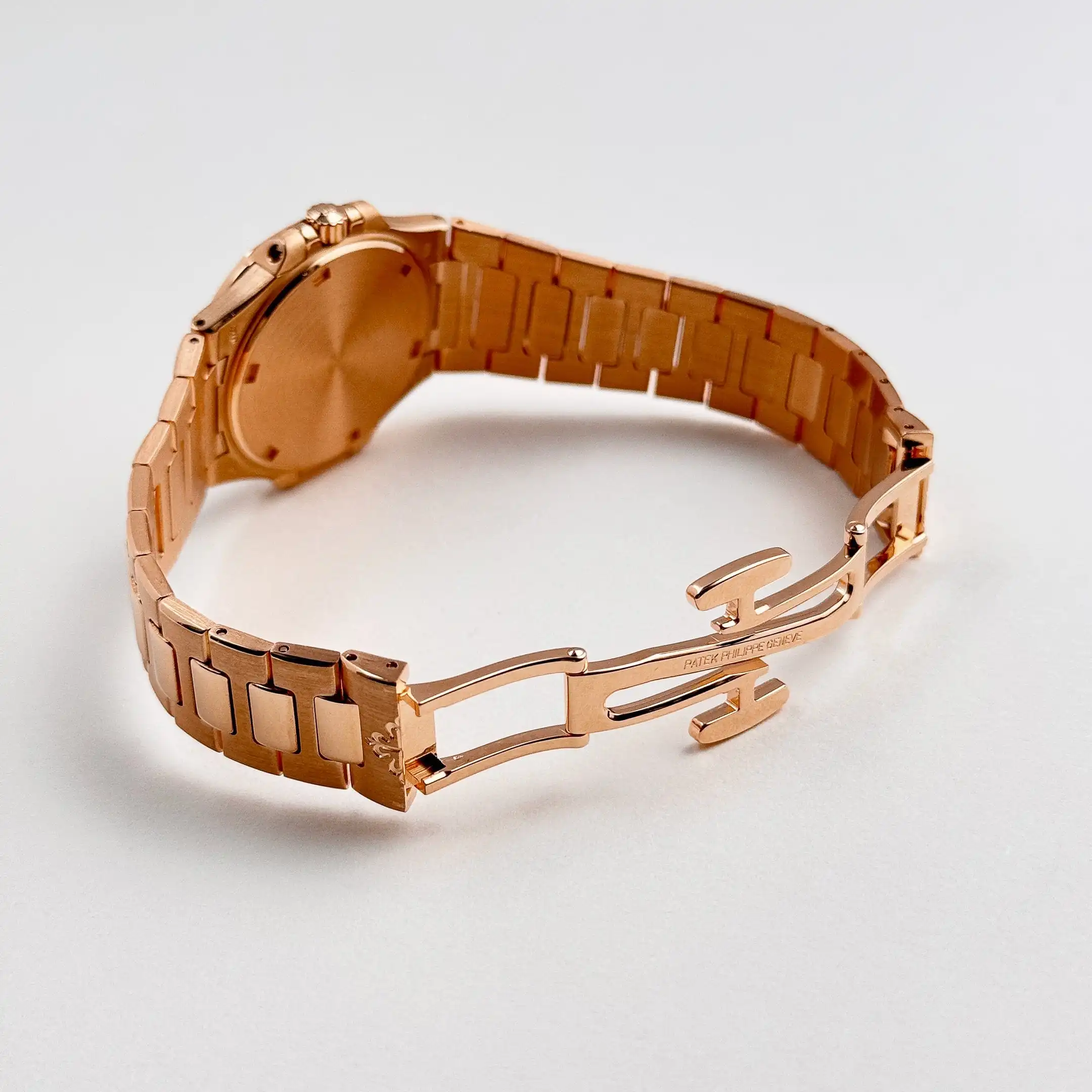 Replica Patek Philippe Nautilus 7011/1R-001 ‘Ladies’ Rose Gold Silver Dial - Image 9