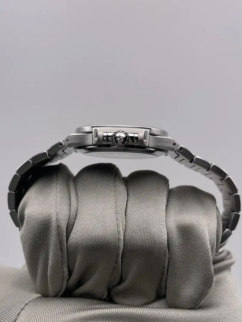 Replica Patek Philippe Nautilus 7118/1A-001 ‘Ladies’ Blue Dial - Image 5