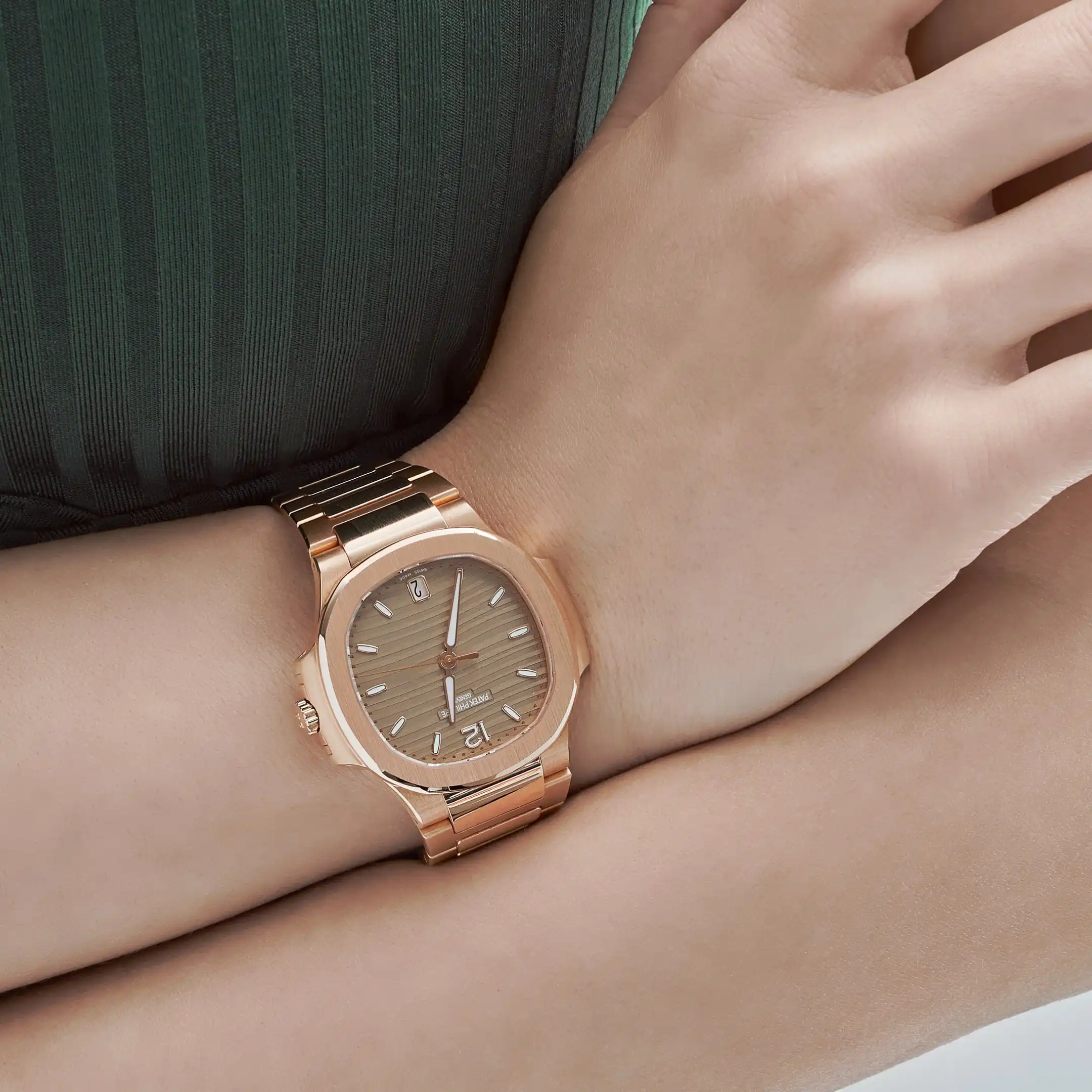 Replica Patek Philippe Nautilus 7118/1R-010 ‘Ladies’ Rose Gold Champagne Golden Dial - Image 2