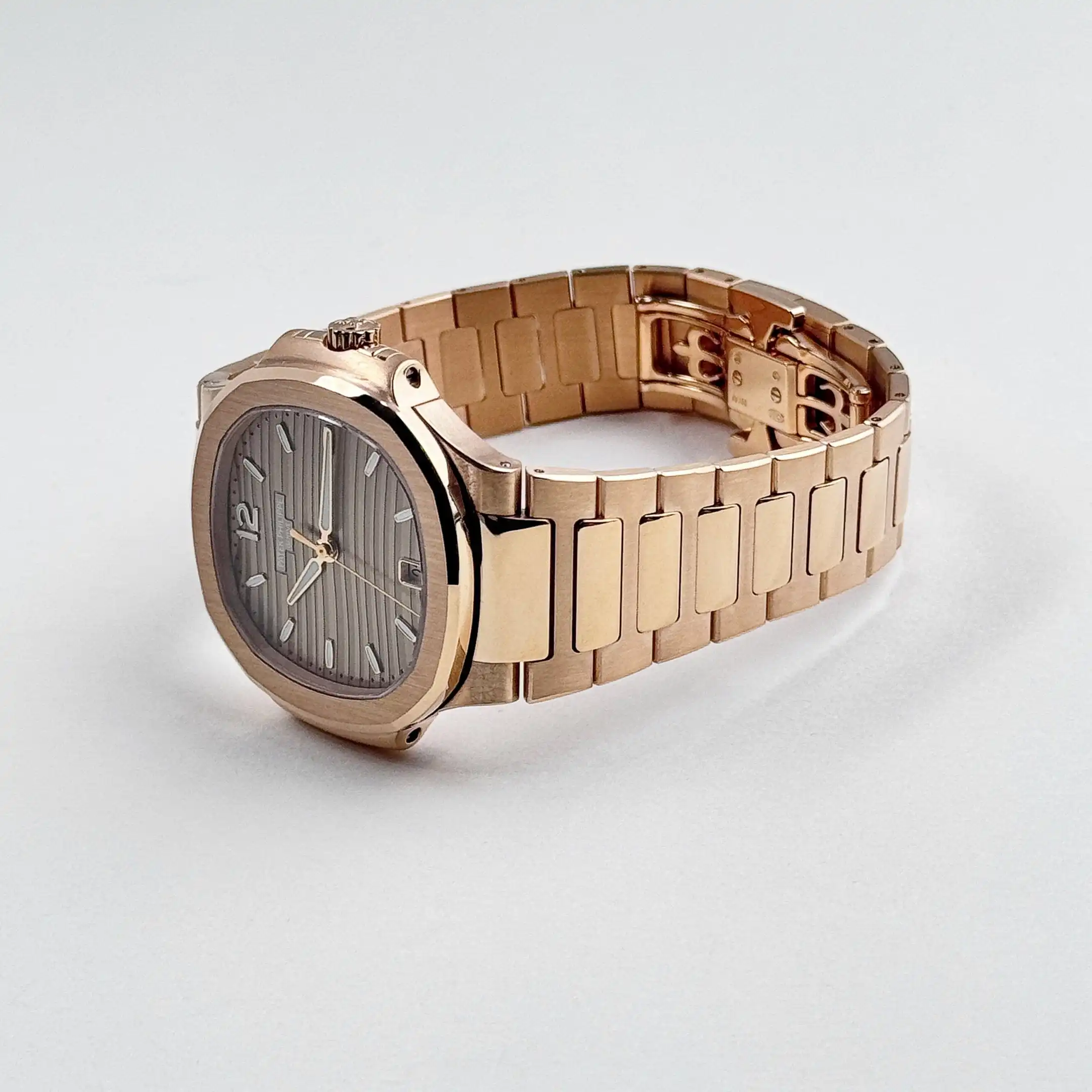 Replica Patek Philippe Nautilus 7118/1R-010 ‘Ladies’ Rose Gold Champagne Golden Dial - Image 6