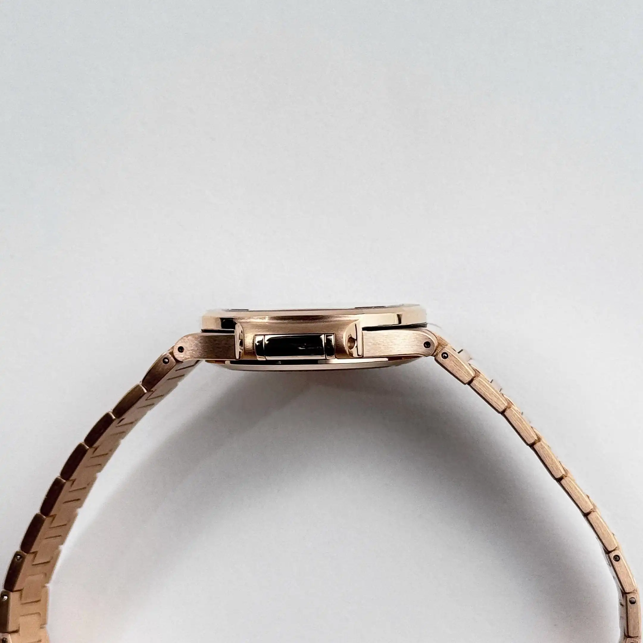 Replica Patek Philippe Nautilus 7118/1R-010 ‘Ladies’ Rose Gold Champagne Golden Dial - Image 8