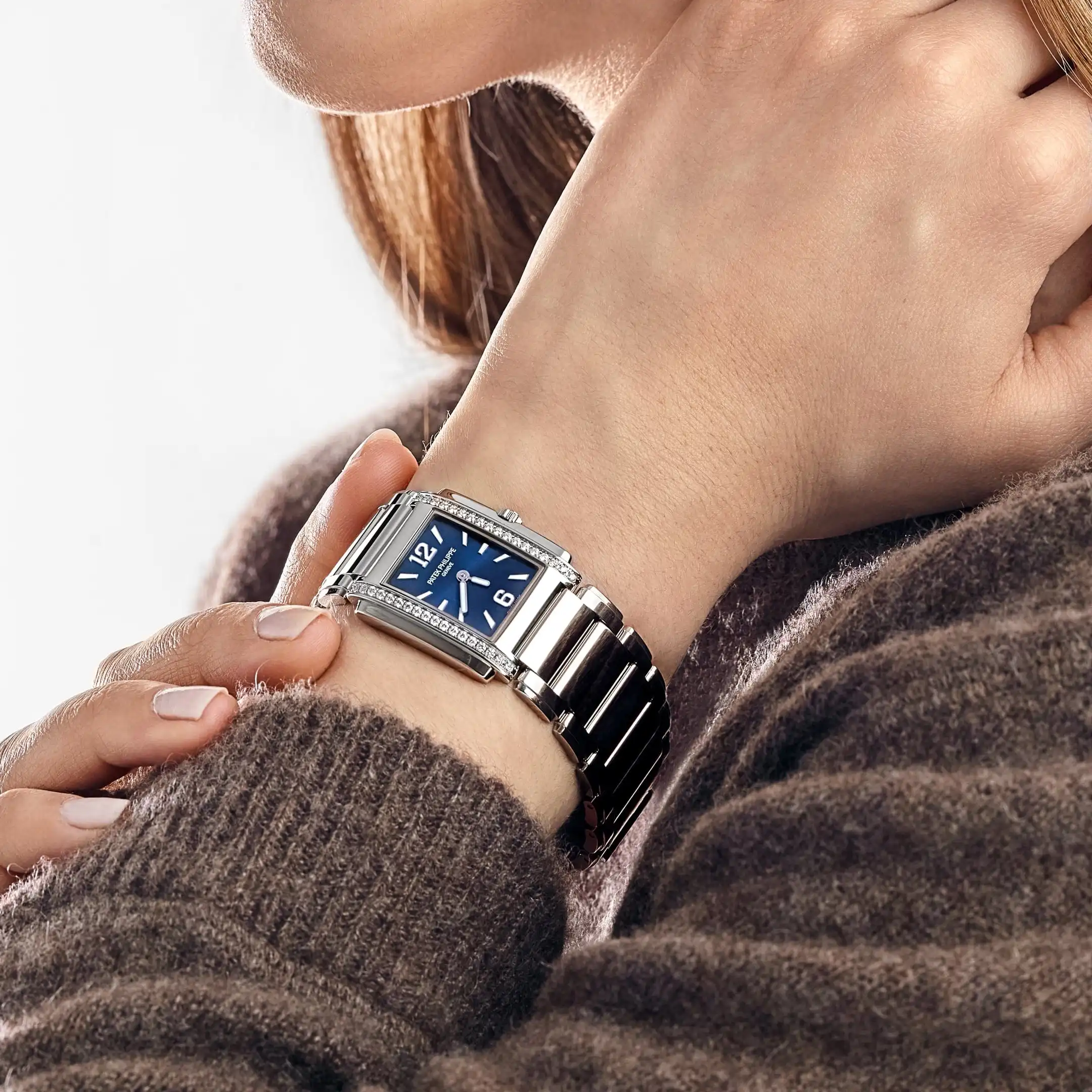 Replica Patek Philippe Twenty-4 4910/1200A-001 ‘Ladies’ Quartz Blue Dial Diamond Bezel - Image 2