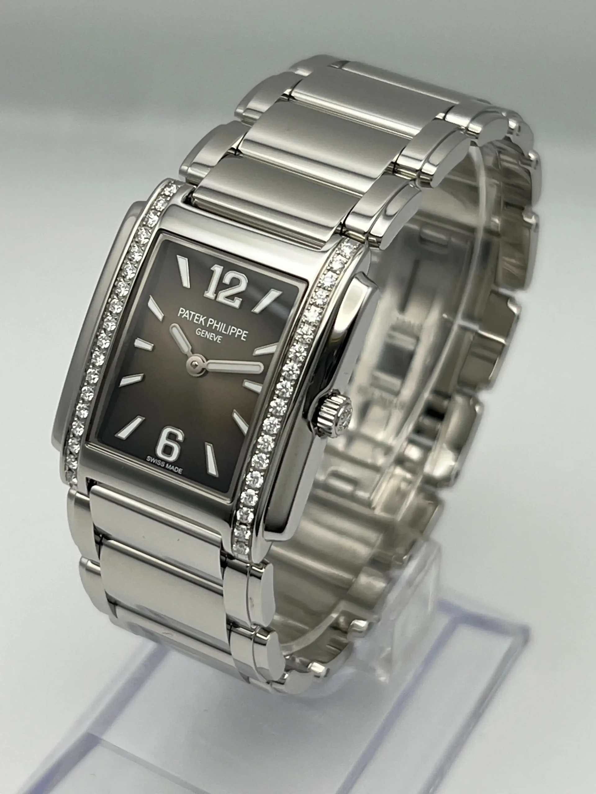 Replica Patek Philippe Twenty-4 ‘Ladies’ 4910/1200A-010 Quartz Stainless Steel Gray Dial Diamond - Image 2