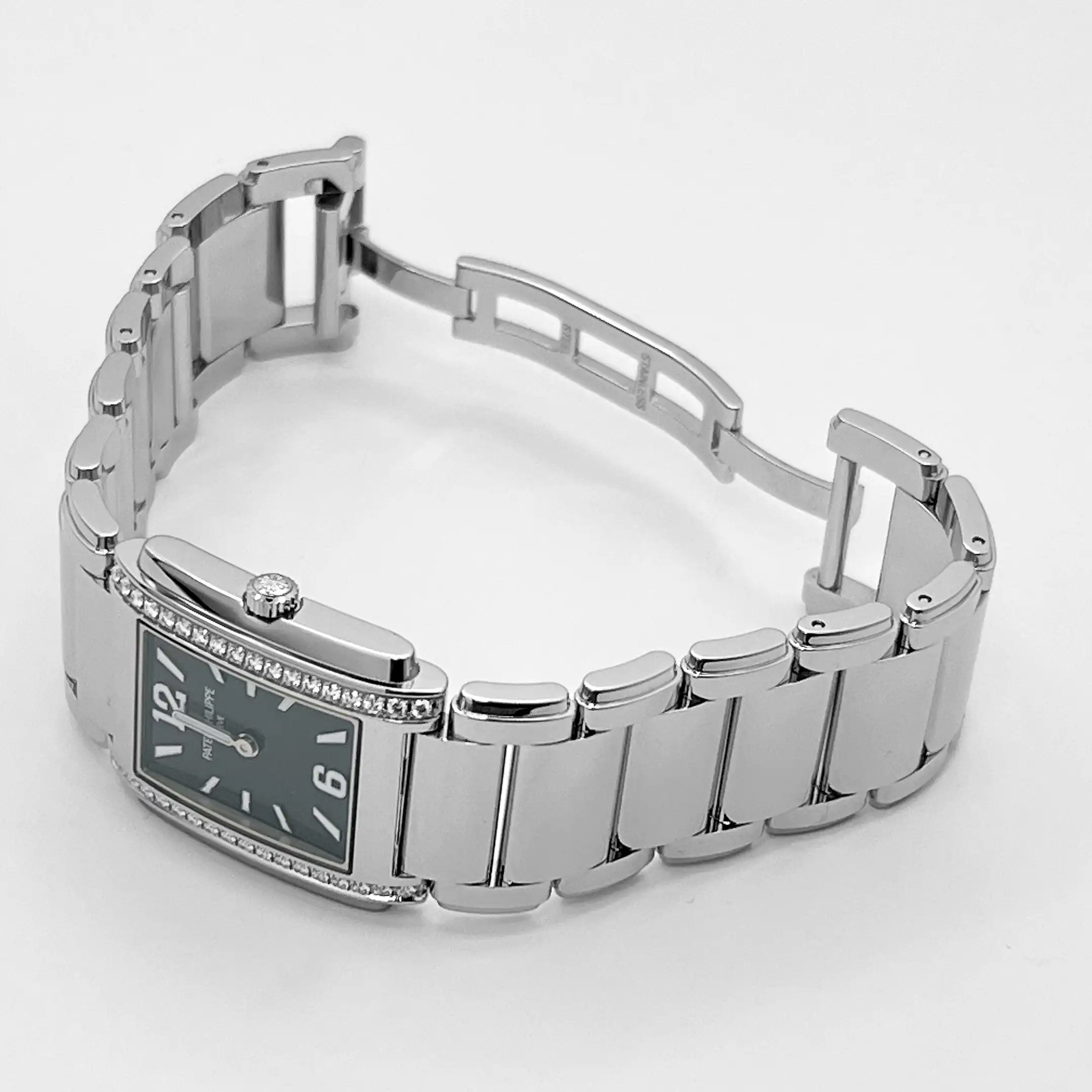 Replica Patek Philippe Twenty-4 4910/1200A-011 ‘Ladies’ Stainless Steel Green Diamond Dial Quartz - Image 3