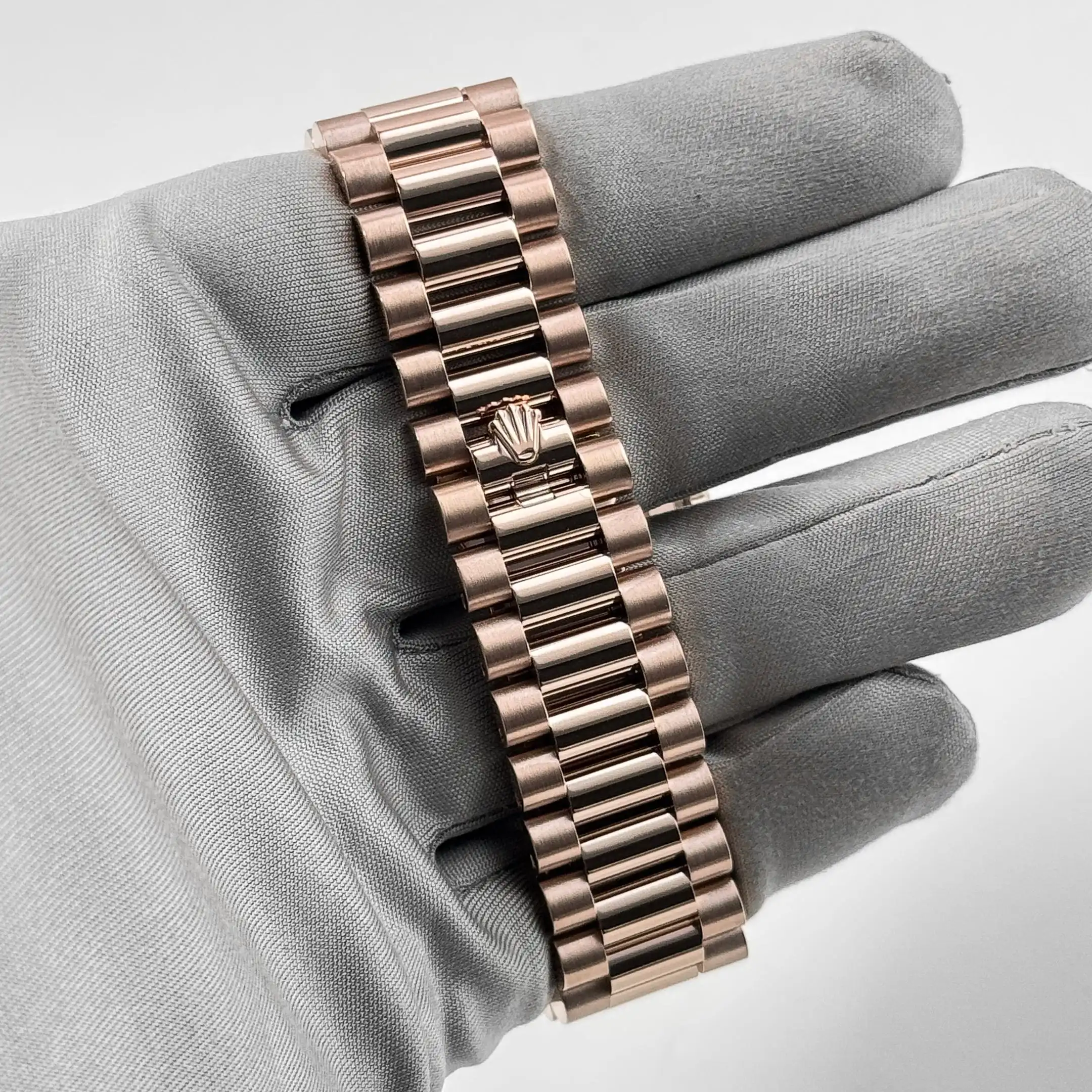 Replica Rolex Day-Date 228345RBR Rose Gold Eisenkiesel Dial Diamond Bezel - Image 11
