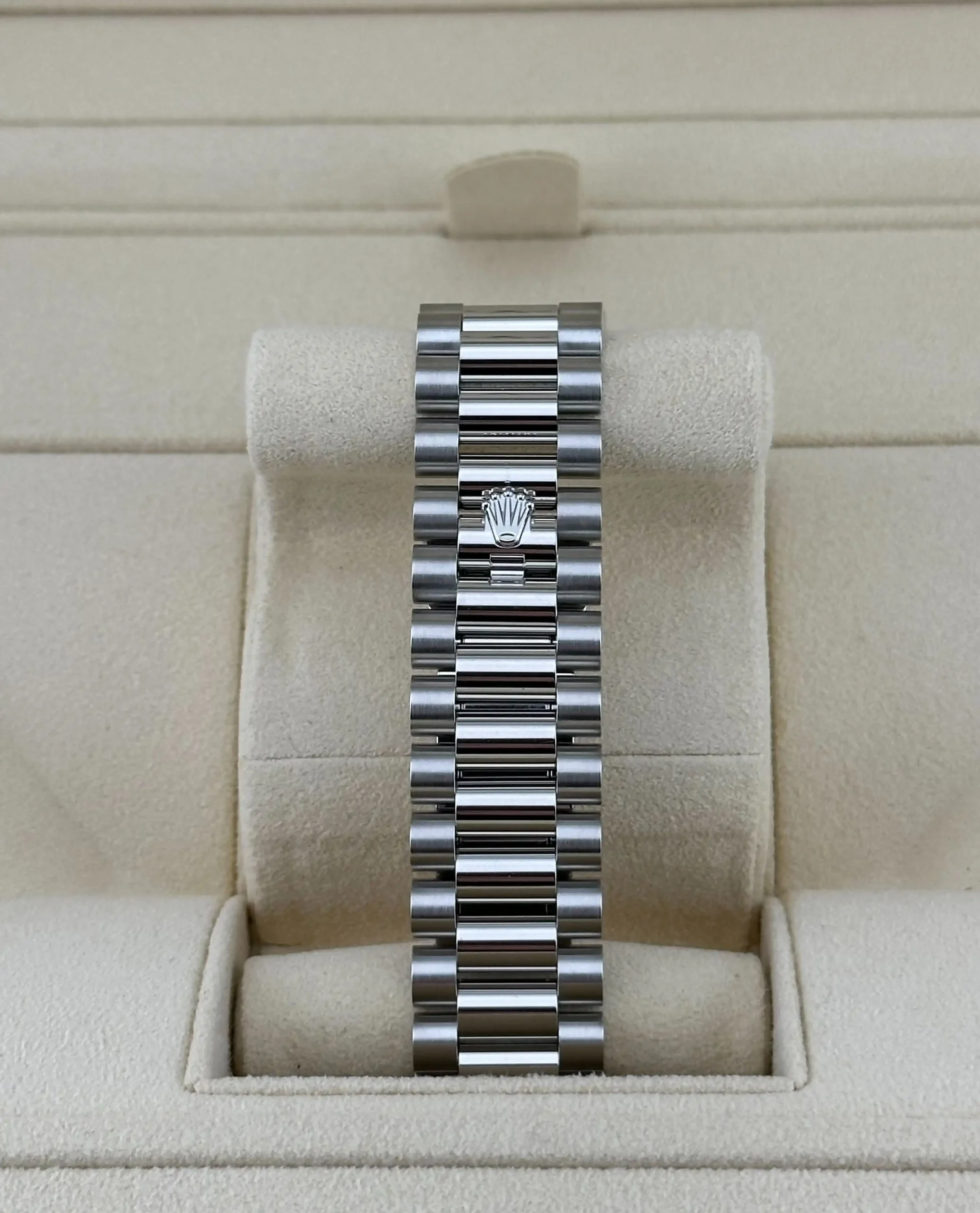 Replica Rolex Day-Date 228396TBR Platinum Diamond Bezel Diamond-Paved Sapphire Dial - Image 6