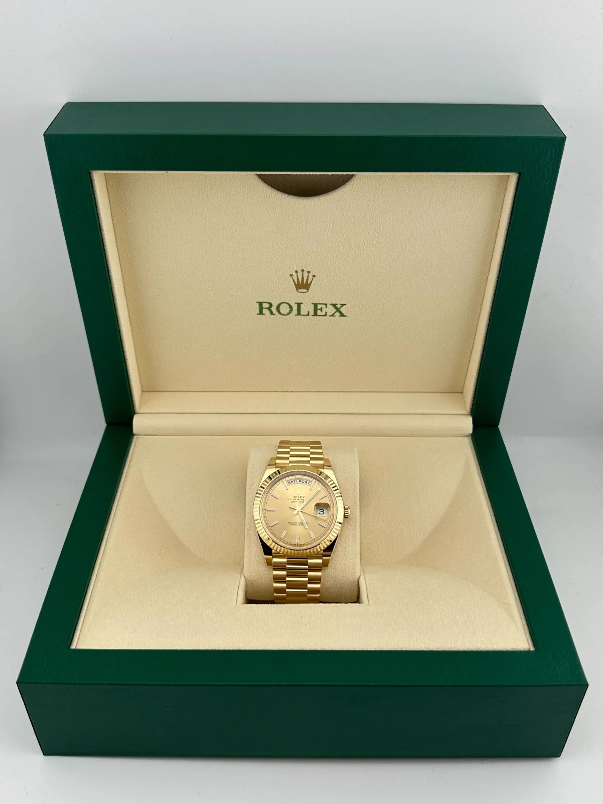 Replica Rolex Day-Date 40 Yellow Gold Champagne Dial 228238 - Image 5
