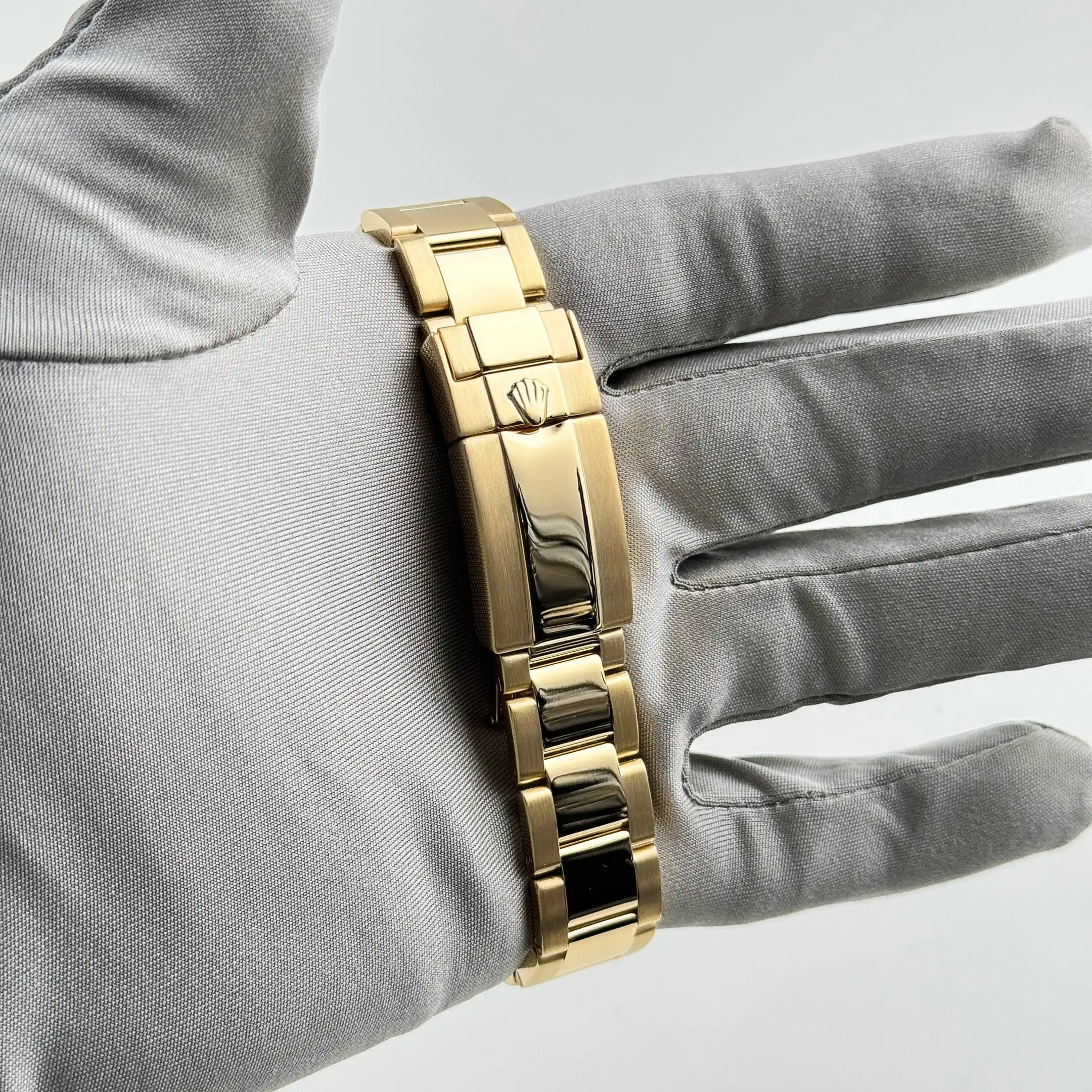 Rolex Daytona Replica 116508 Yellow Gold Blue Racing Arabic Dial - Image 9