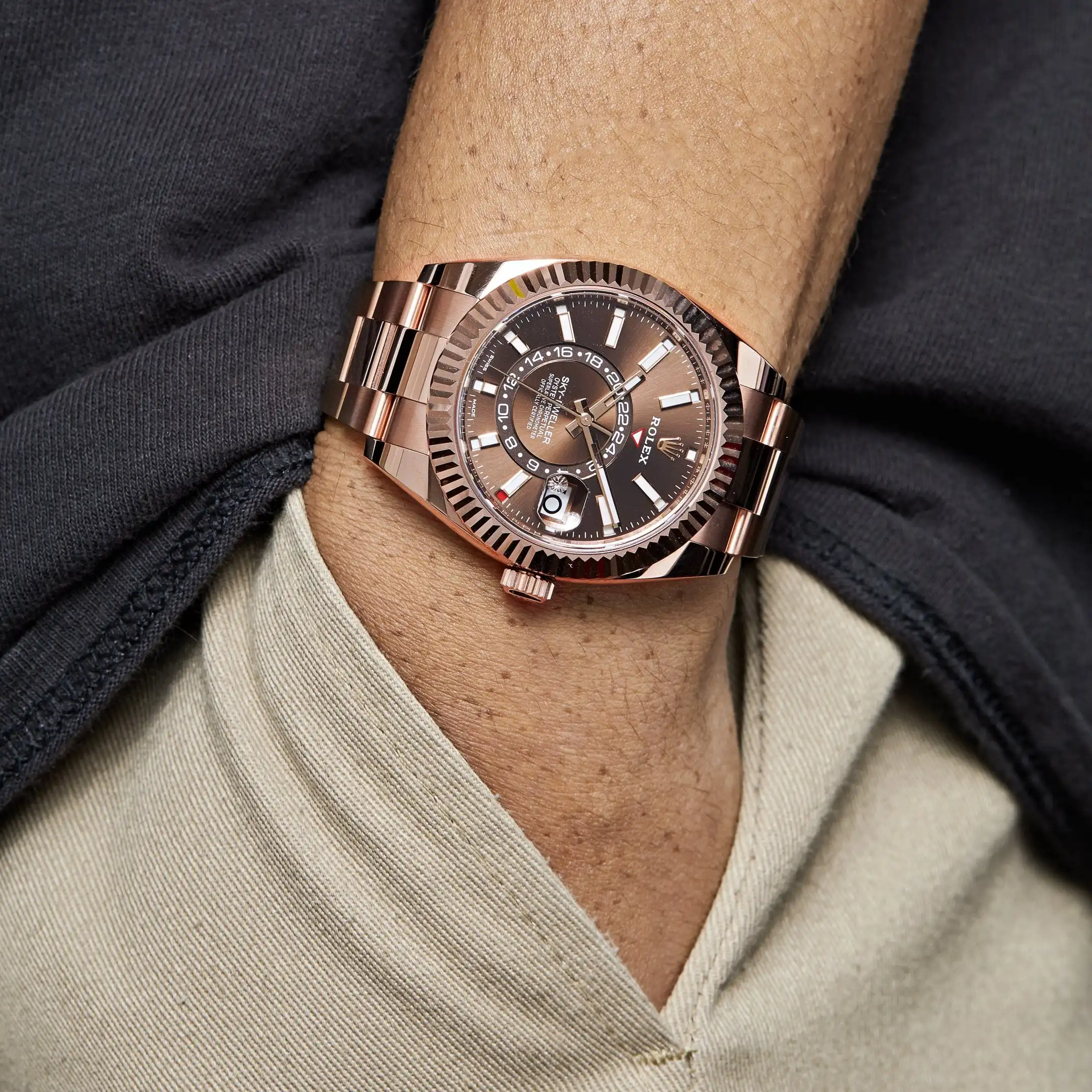 Replica Rolex Sky-Dweller 326935 Rose Gold Chocolate Dial Oyster - Image 2