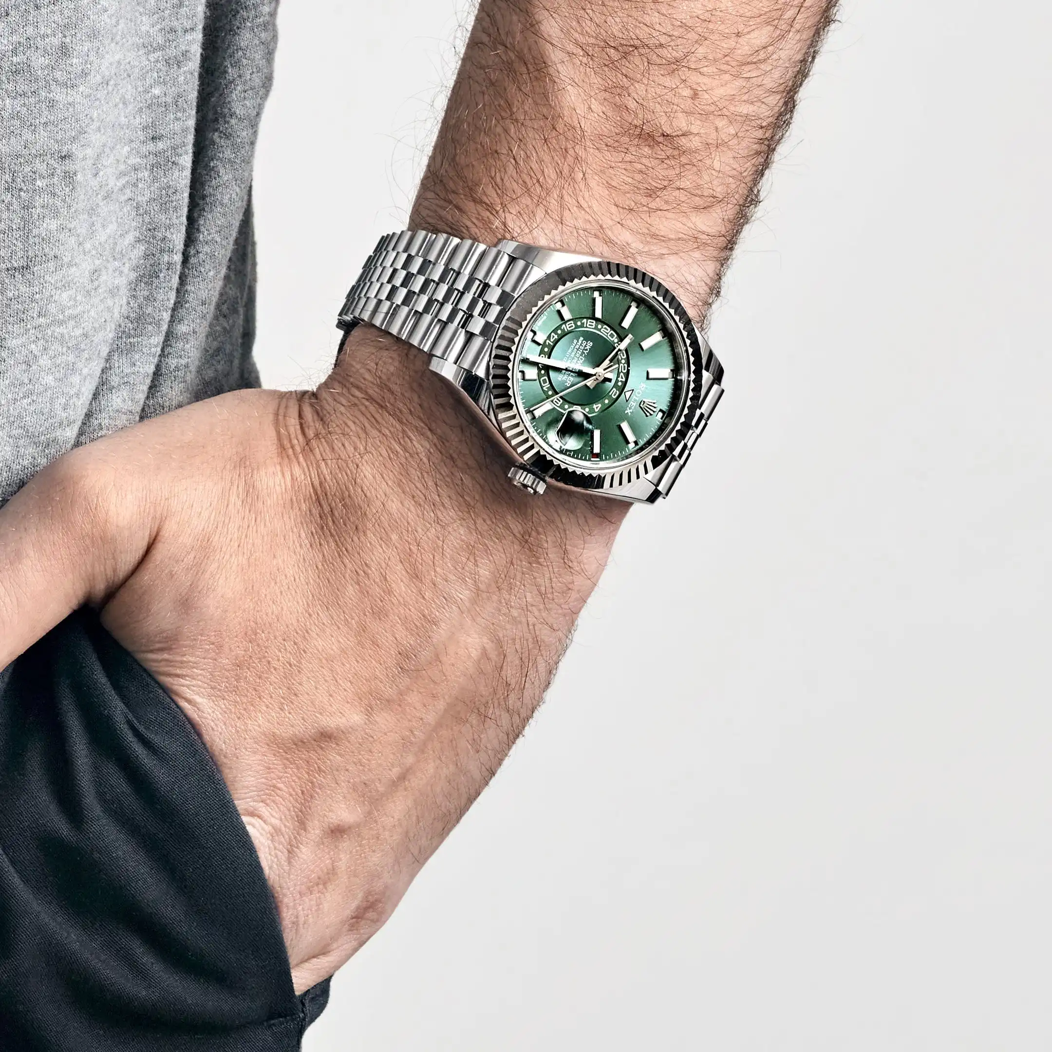 Replica Rolex Sky-Dweller 336934 Stainless Steel Green Dial Jubilee - Image 2