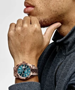 Alternative view of Replica Rolex Sky-Dweller 336935 Everose Gold Blue Dial Jubilee