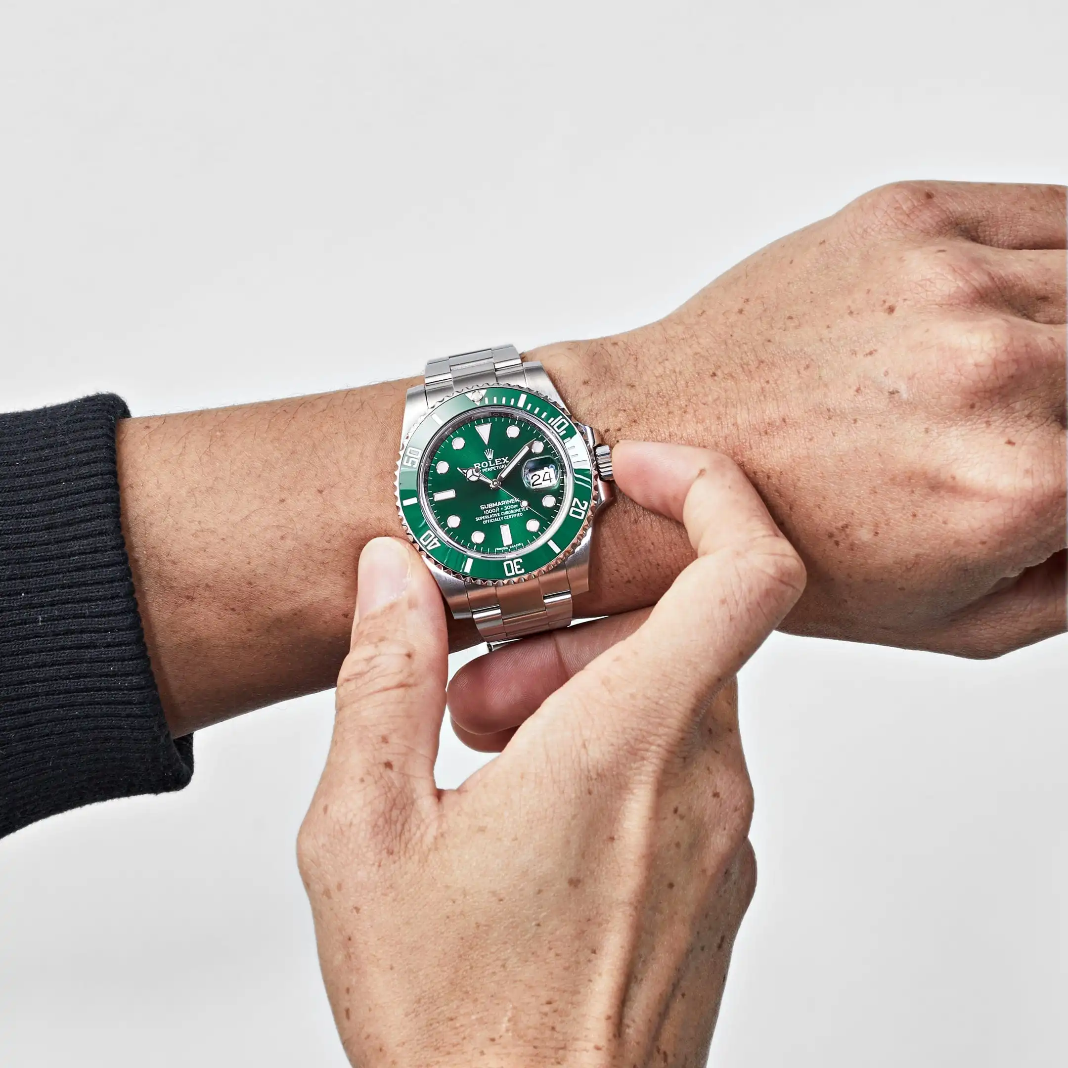 Rolex Submariner Date Replica 116610LV ‘Hulk’ Stainless Steel Green Dial - Image 3