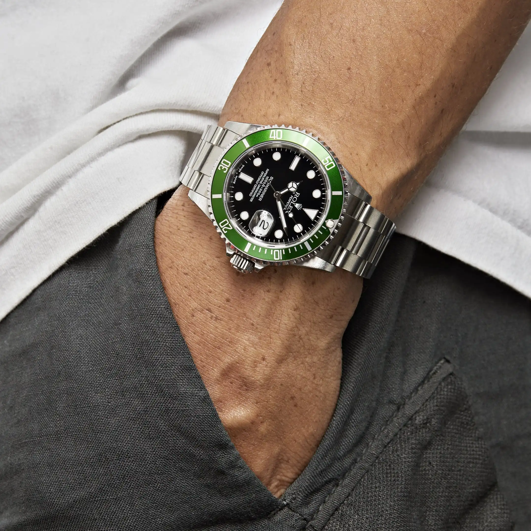Rolex Submariner Date Replica 16610LV ‘Kermit’ Bezel Flat 4 Stainless Steel Black Dial Oyster - Image 2