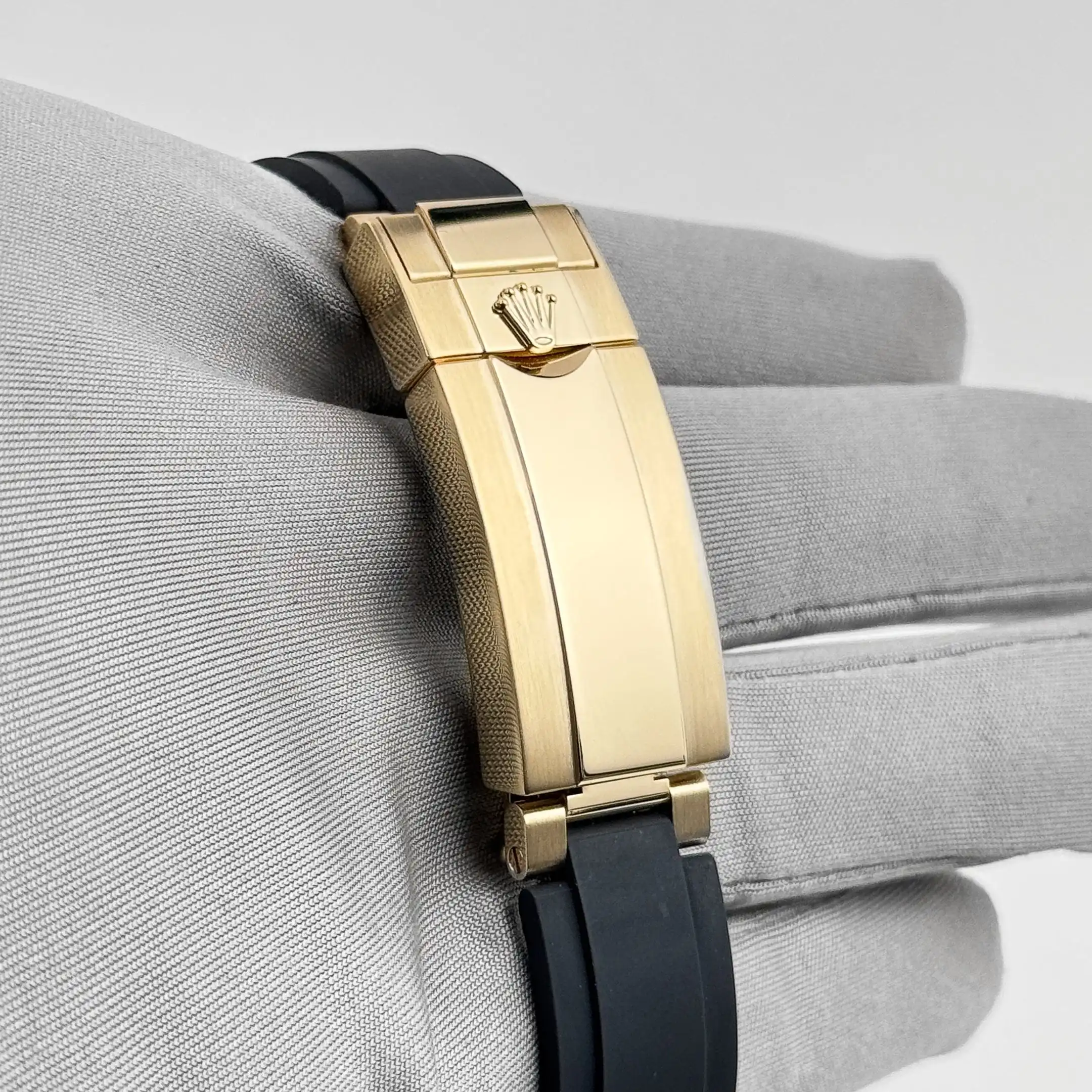 Rolex Yacht-Master Replica 226658 Yellow Gold Oysterflex - Image 11